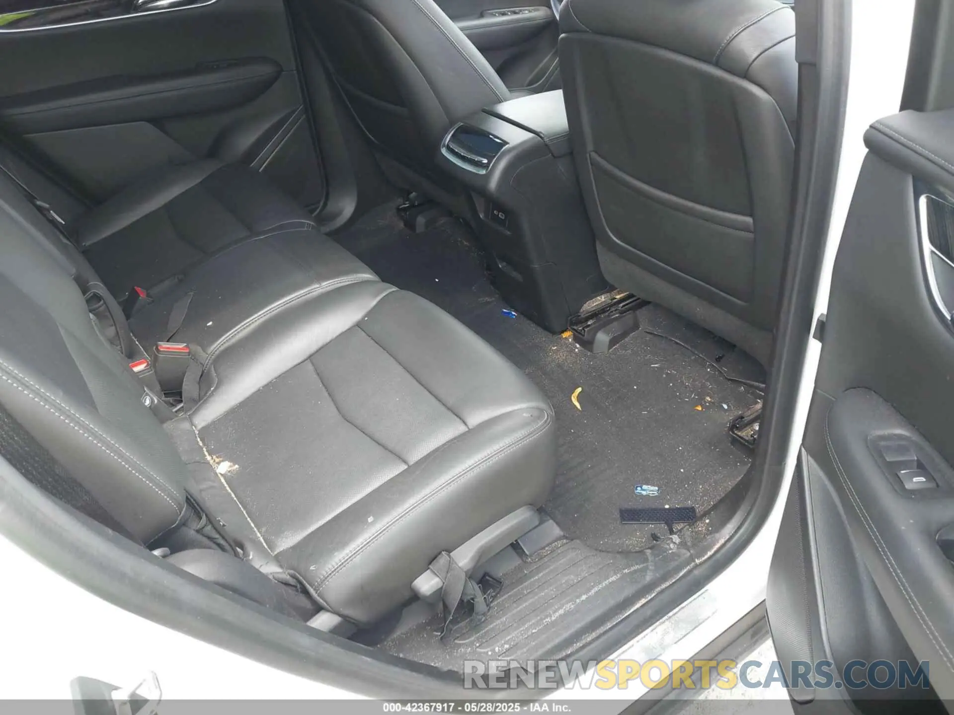 8 Photograph of a damaged car 1GYKPCRS6LZ193579 CADILLAC XT6 2020