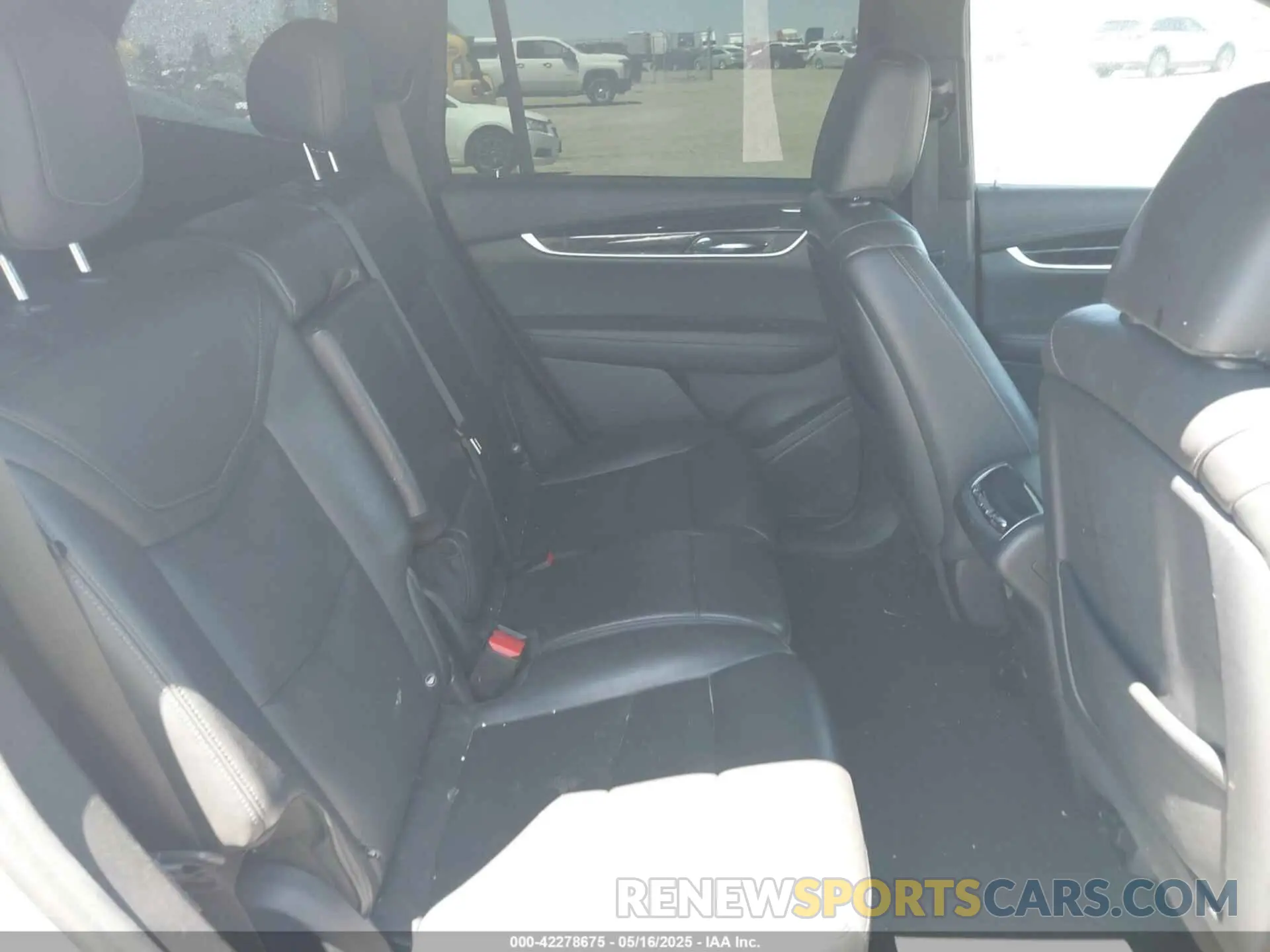 8 Photograph of a damaged car 1GYKPCRS7LZ104392 CADILLAC XT6 2020