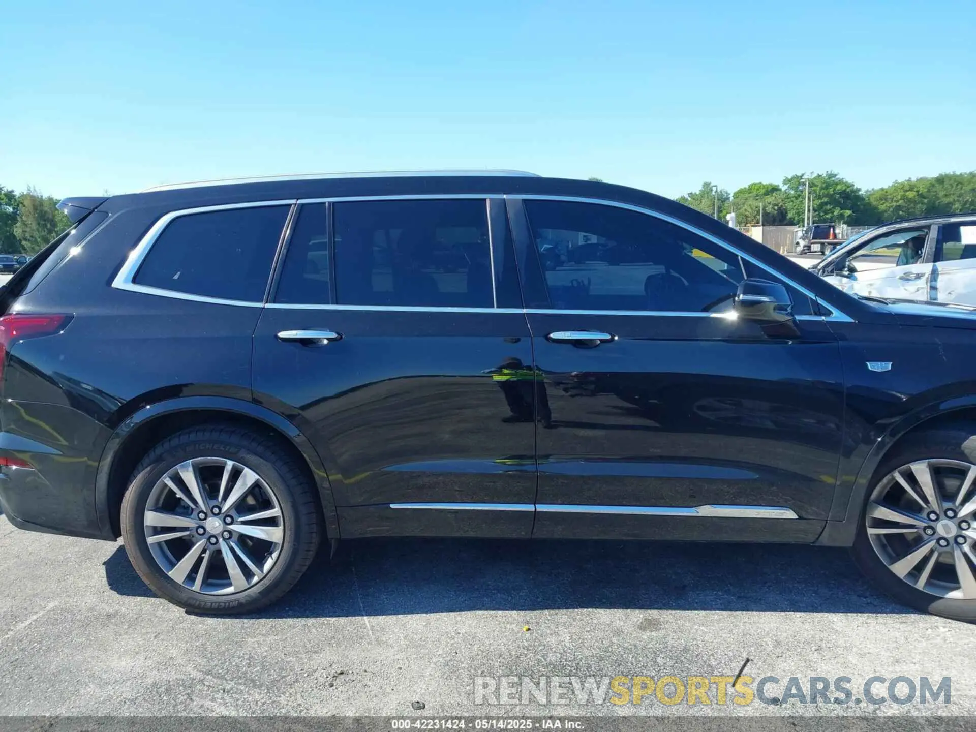 13 Photograph of a damaged car 1GYKPCRS7LZ211197 CADILLAC XT6 2020