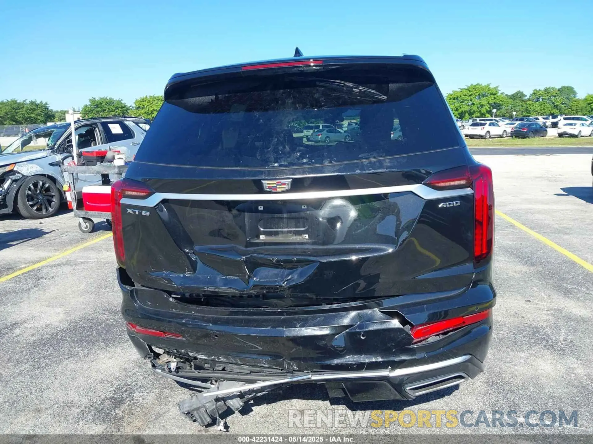 17 Photograph of a damaged car 1GYKPCRS7LZ211197 CADILLAC XT6 2020