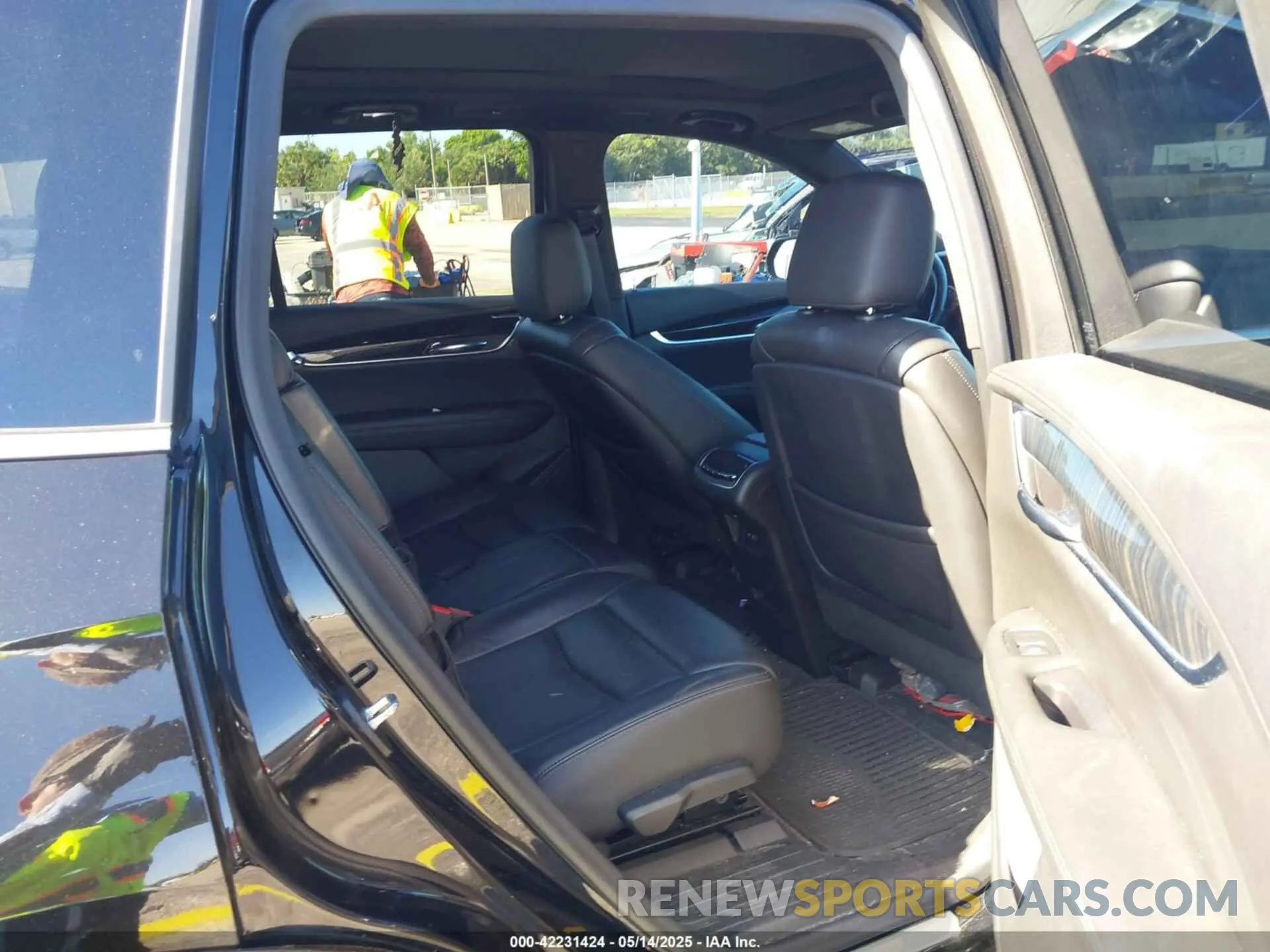 8 Photograph of a damaged car 1GYKPCRS7LZ211197 CADILLAC XT6 2020
