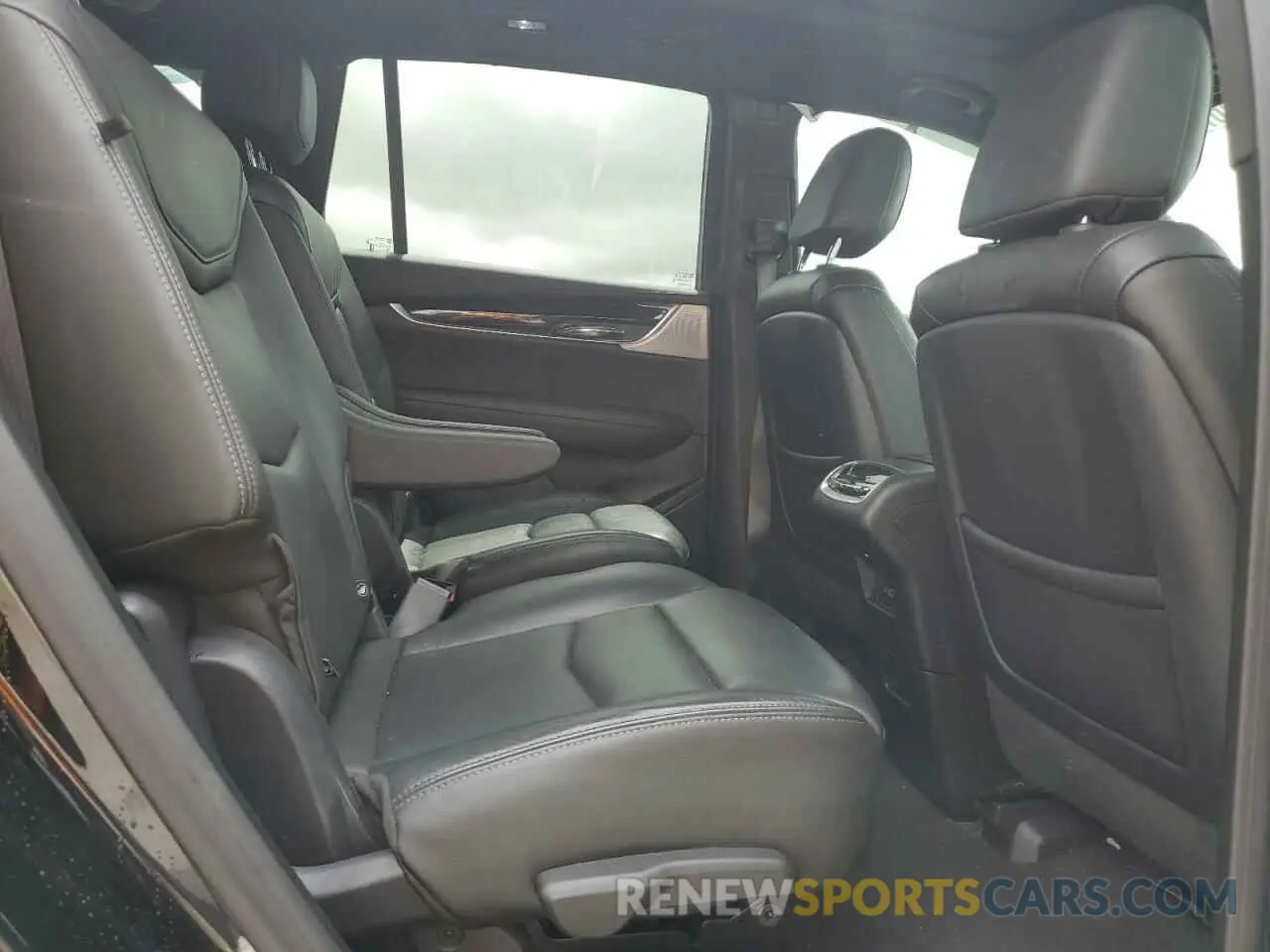 11 Photograph of a damaged car 1GYKPCRS9LZ148944 CADILLAC XT6 2020