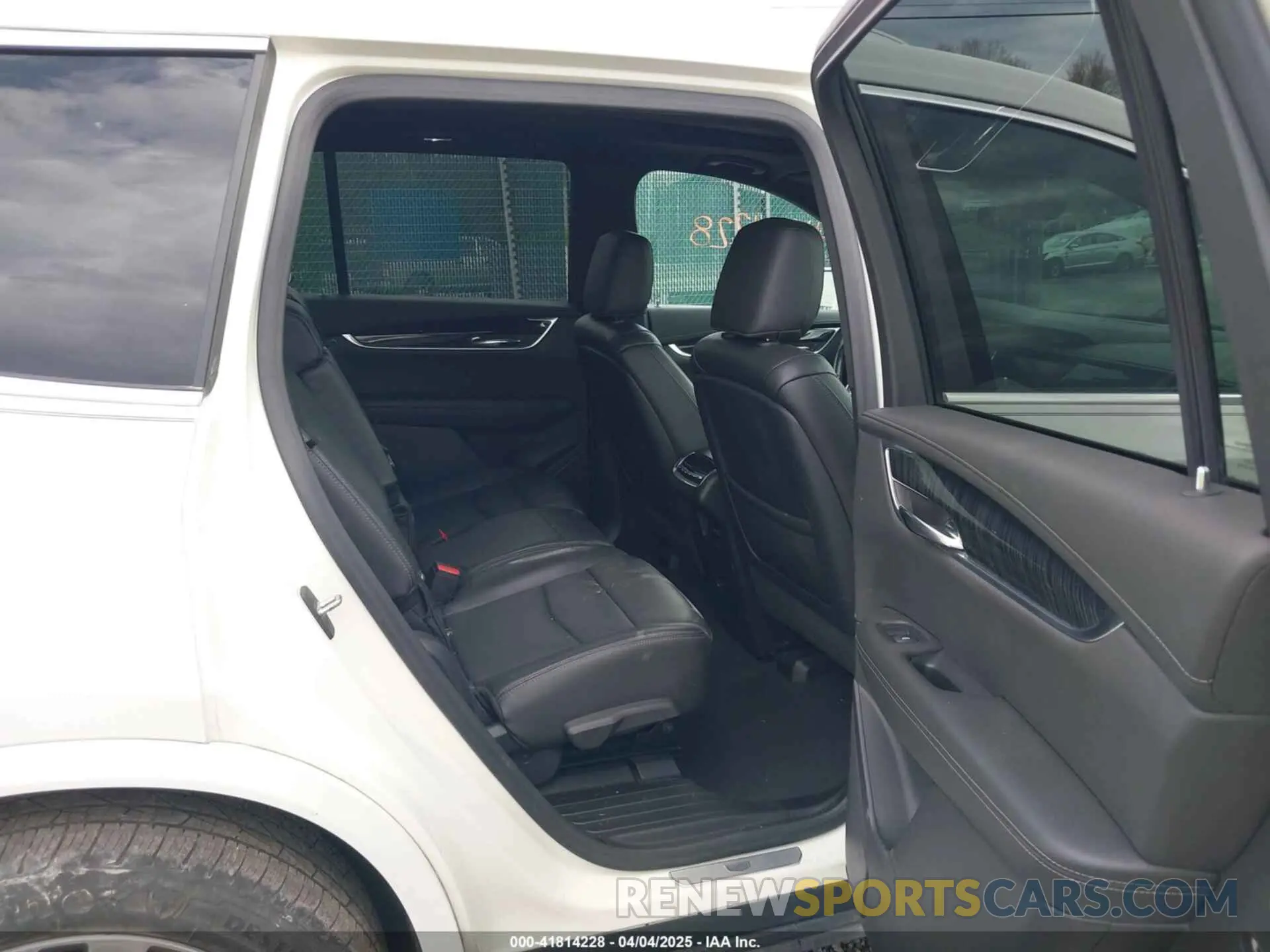 8 Photograph of a damaged car 1GYKPCRSXLZ137290 CADILLAC XT6 2020