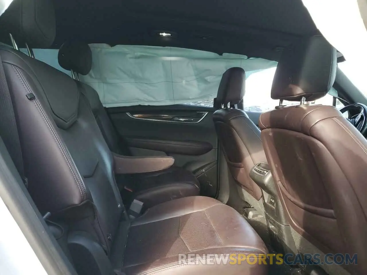 11 Photograph of a damaged car 1GYKPDRS0LZ115837 CADILLAC XT6 2020