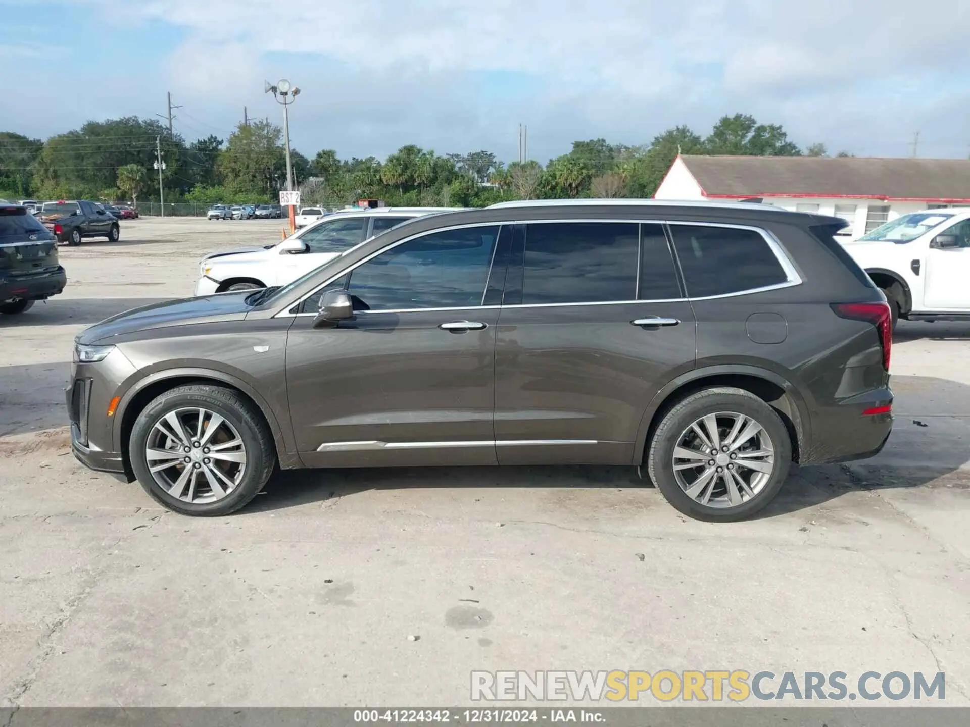 14 Photograph of a damaged car 1GYKPDRS2LZ205541 CADILLAC XT6 2020