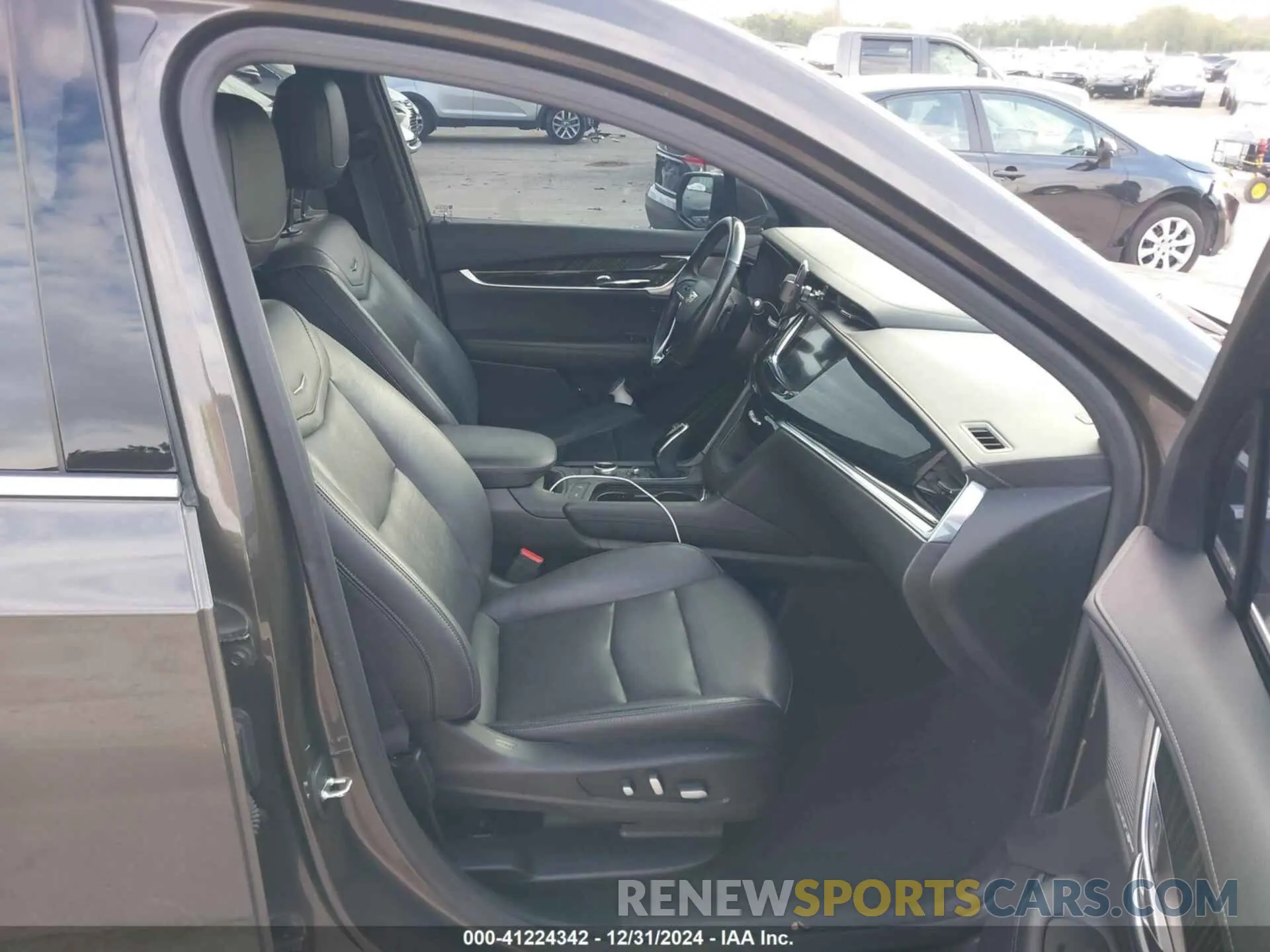 5 Photograph of a damaged car 1GYKPDRS2LZ205541 CADILLAC XT6 2020