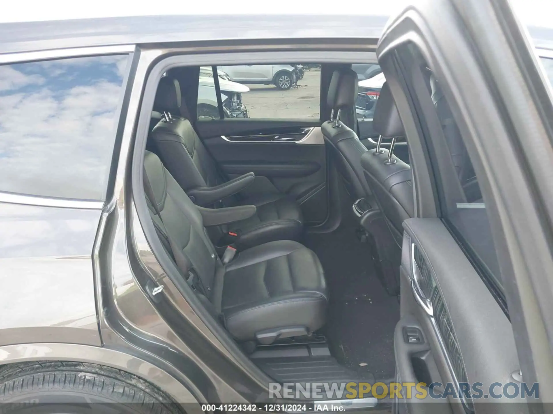 8 Photograph of a damaged car 1GYKPDRS2LZ205541 CADILLAC XT6 2020