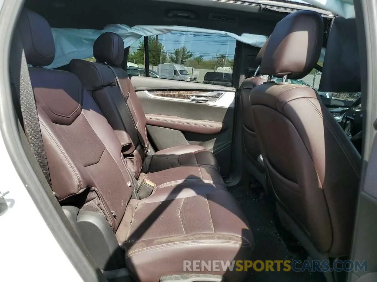 11 Photograph of a damaged car 1GYKPDRS3LZ137783 CADILLAC XT6 2020