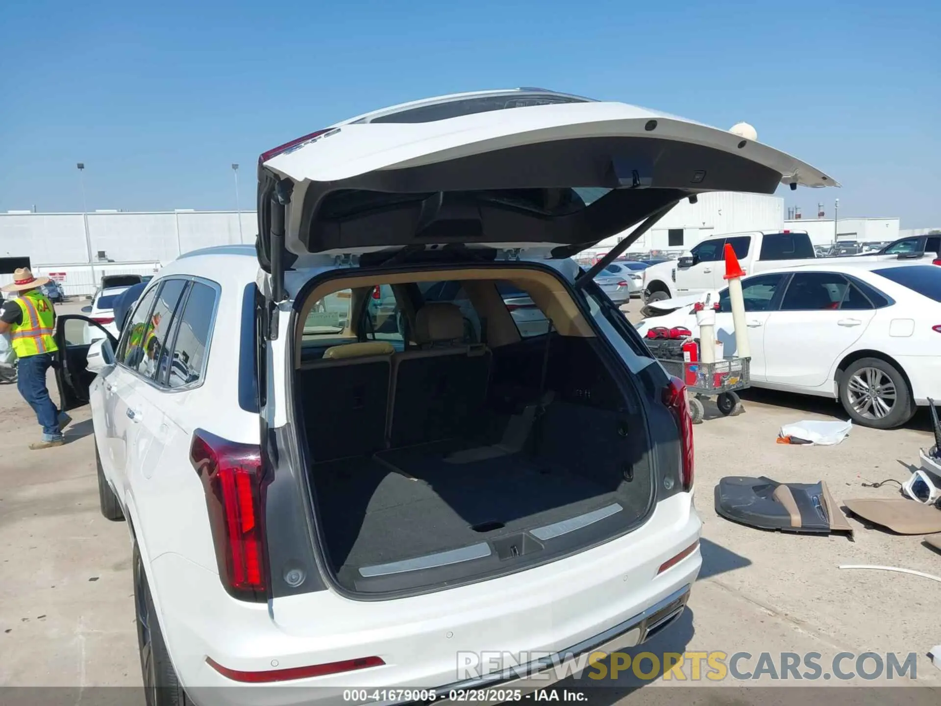 18 Photograph of a damaged car 1GYKPERS1LZ103976 CADILLAC XT6 2020