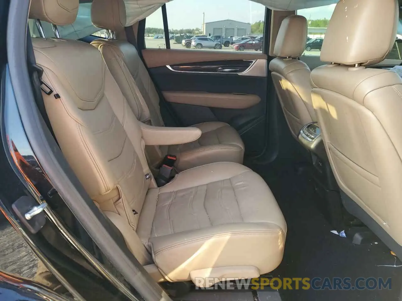 11 Photograph of a damaged car 1GYKPHRS6LZ135985 CADILLAC XT6 2020