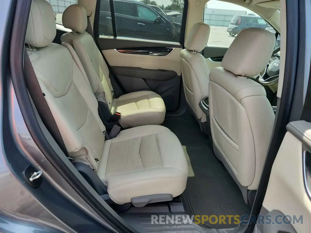 11 Photograph of a damaged car 1GYKPCRS8MZ113488 CADILLAC XT6 2021