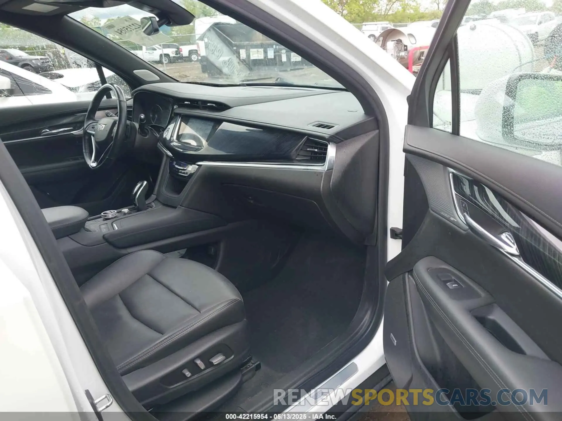 5 Photograph of a damaged car 1GYKPDRS0MZ141453 CADILLAC XT6 2021