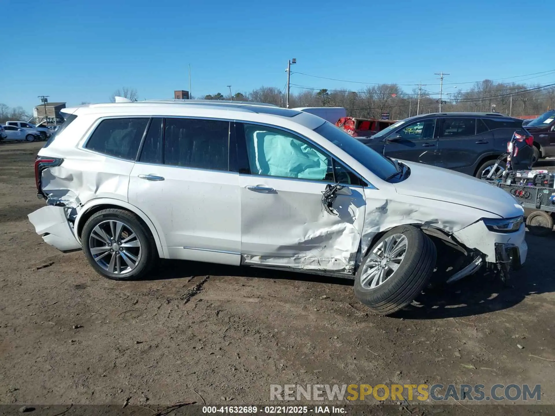 13 Photograph of a damaged car 1GYKPDRS9MZ236075 CADILLAC XT6 2021