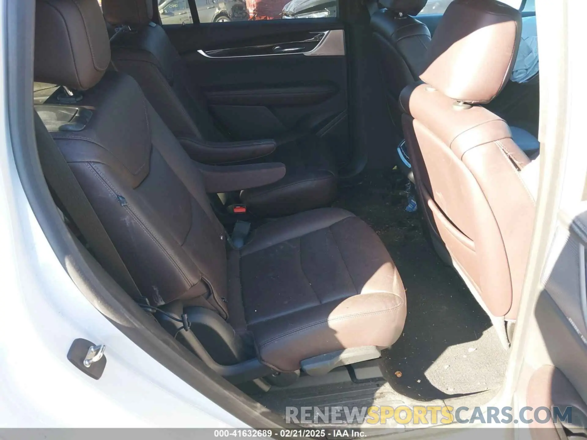 8 Photograph of a damaged car 1GYKPDRS9MZ236075 CADILLAC XT6 2021
