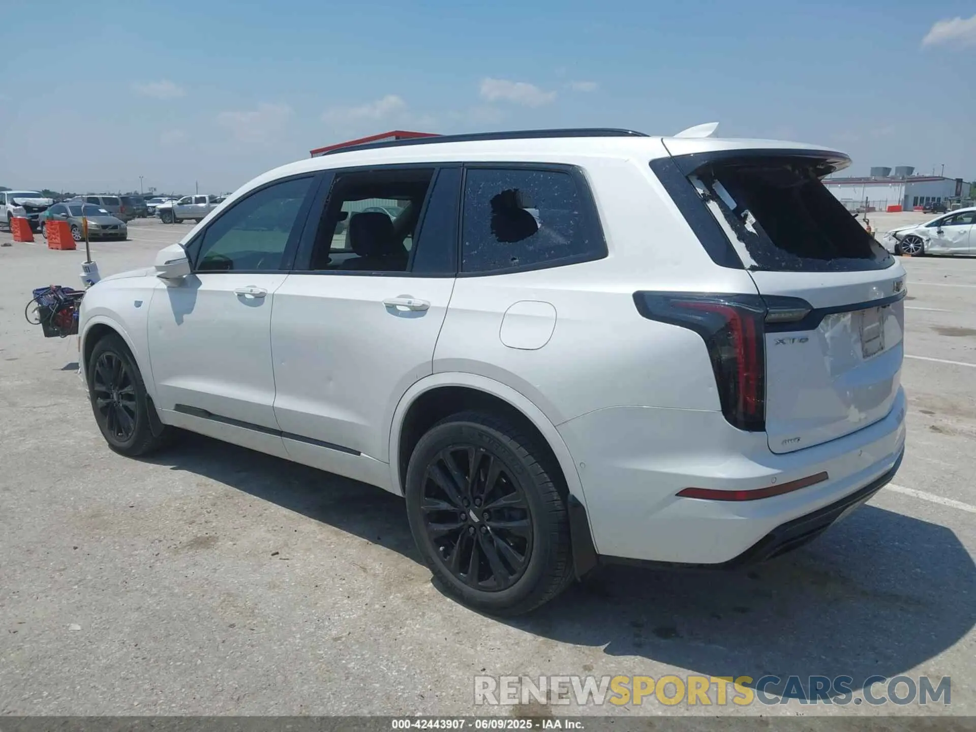 14 Photograph of a damaged car 1GYKPGRS4MZ222263 CADILLAC XT6 2021