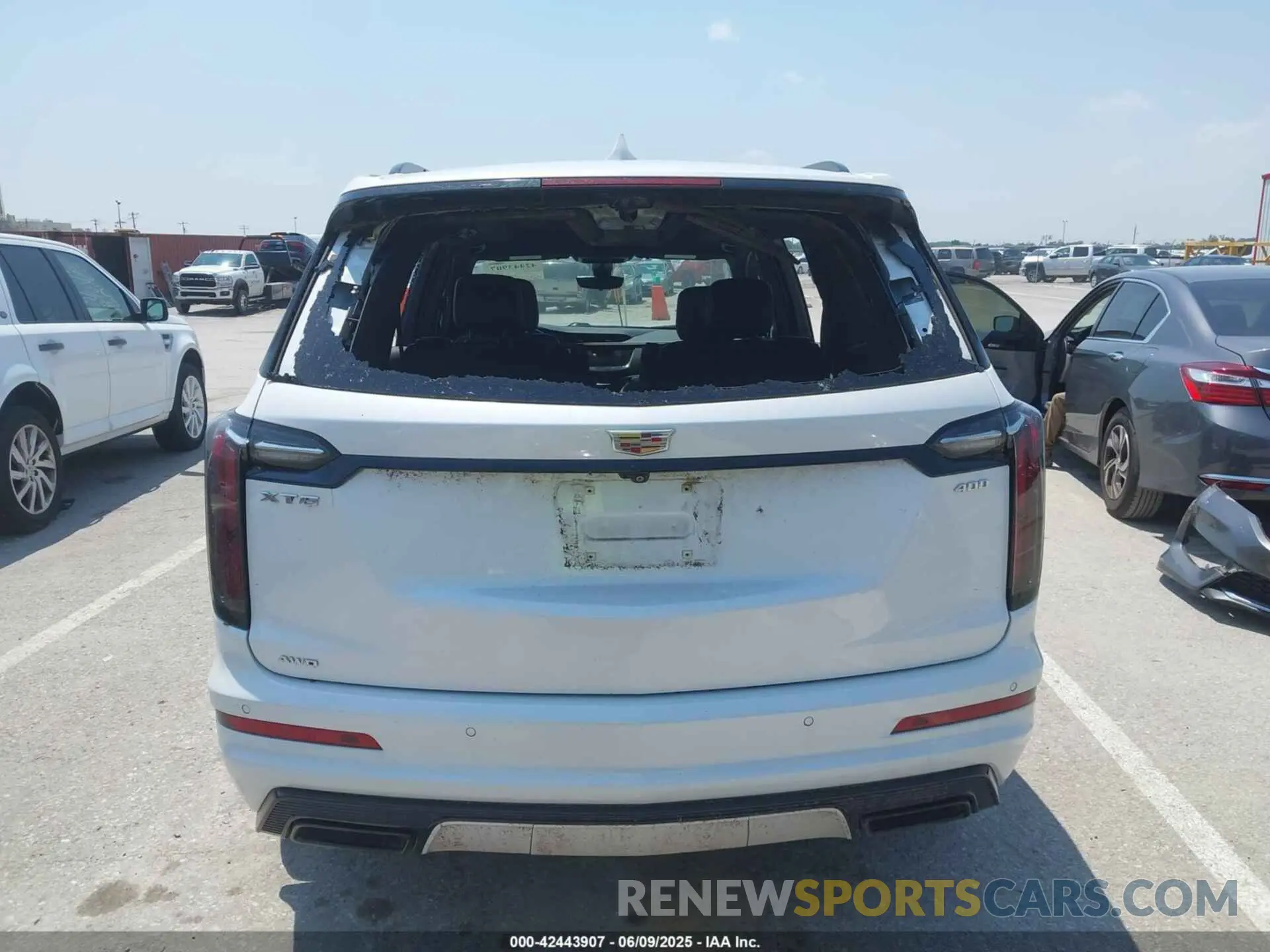 16 Photograph of a damaged car 1GYKPGRS4MZ222263 CADILLAC XT6 2021