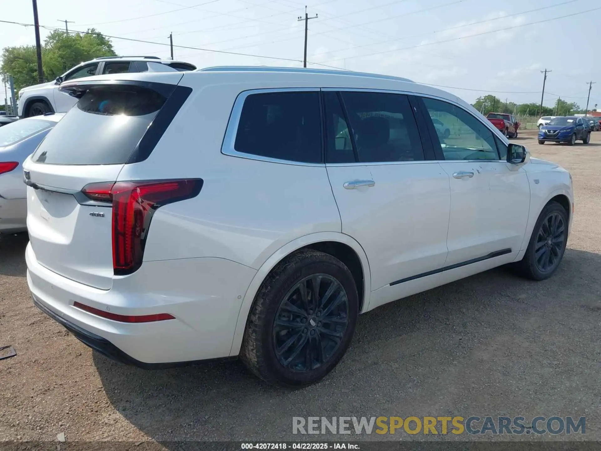 4 Photograph of a damaged car 1GYKPCRS2NZ127050 CADILLAC XT6 2022