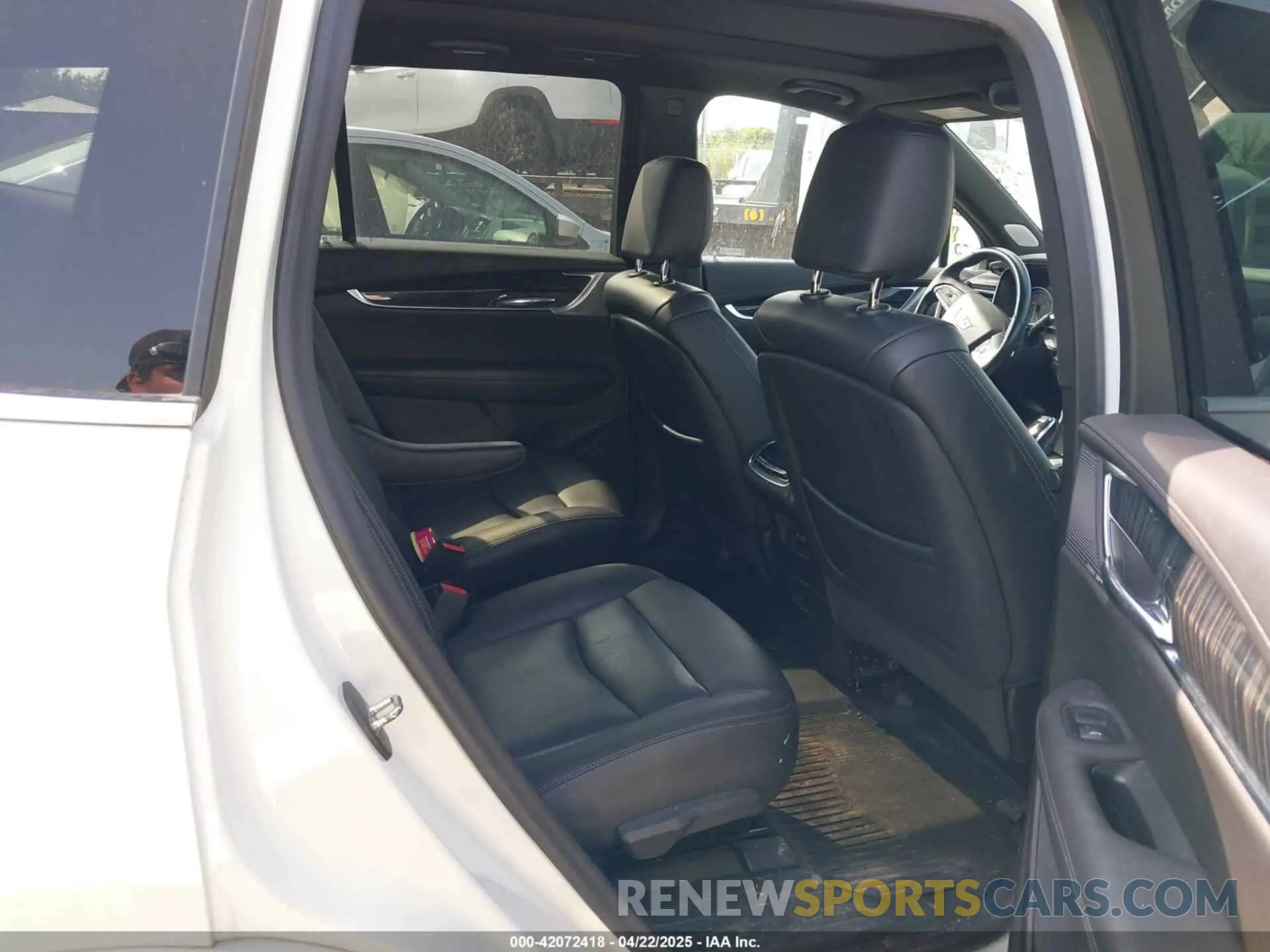 8 Photograph of a damaged car 1GYKPCRS2NZ127050 CADILLAC XT6 2022