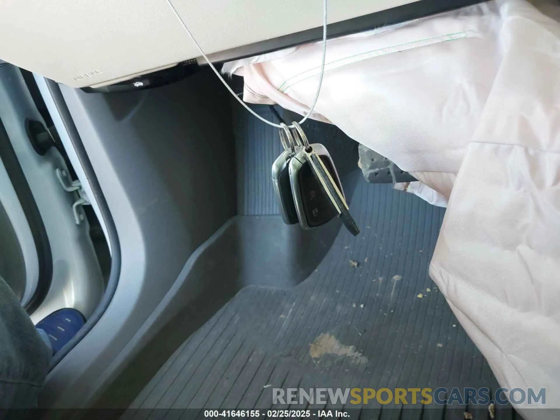 11 Photograph of a damaged car 1GYKPCRS2NZ177625 CADILLAC XT6 2022