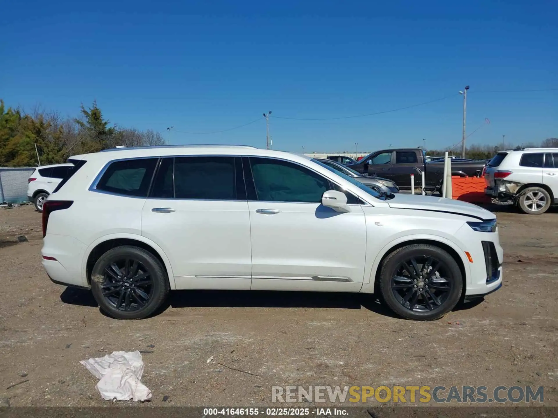 13 Photograph of a damaged car 1GYKPCRS2NZ177625 CADILLAC XT6 2022