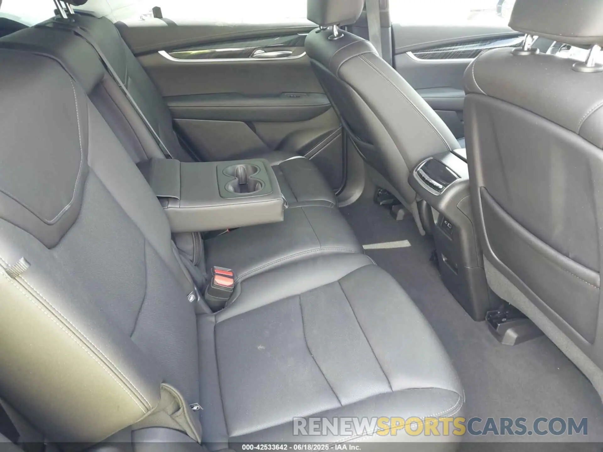 8 Photograph of a damaged car 1GYKPCRS4NZ145145 CADILLAC XT6 2022