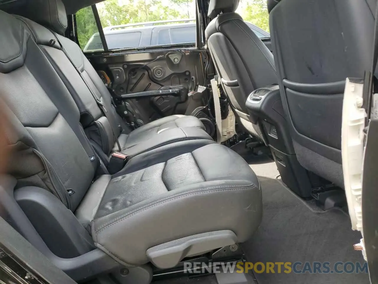 11 Photograph of a damaged car 1GYKPCRS8NZ104419 CADILLAC XT6 2022