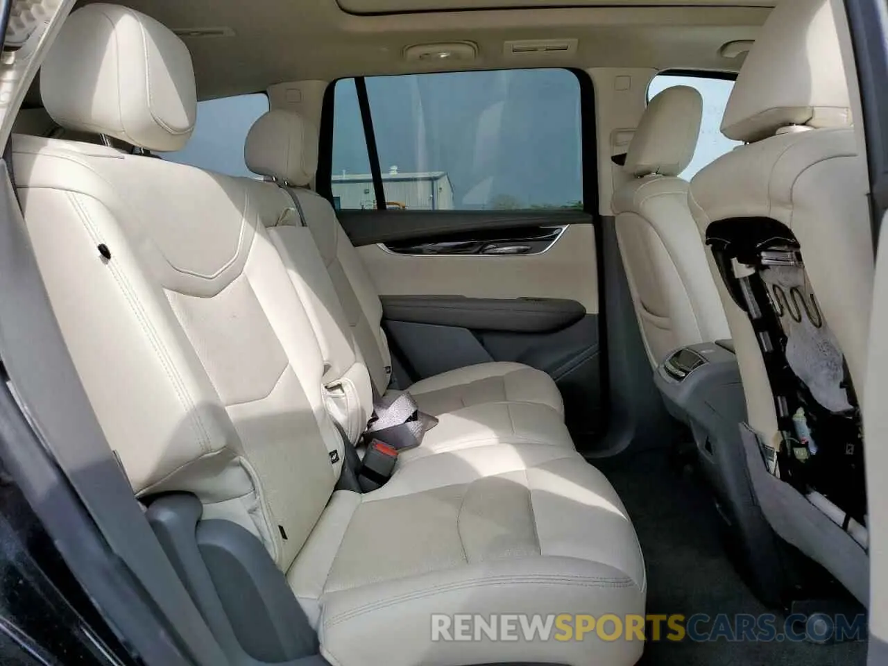 11 Photograph of a damaged car 1GYKPCRS9NZ107393 CADILLAC XT6 2022