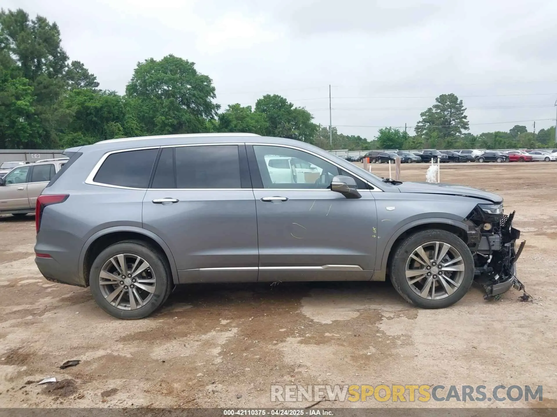 13 Photograph of a damaged car 1GYKPCRS9NZ108656 CADILLAC XT6 2022