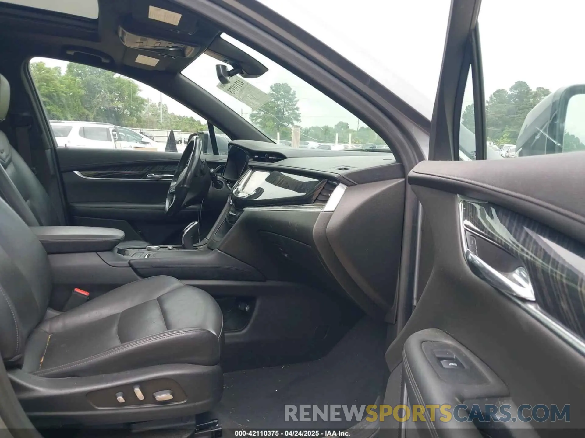 5 Photograph of a damaged car 1GYKPCRS9NZ108656 CADILLAC XT6 2022