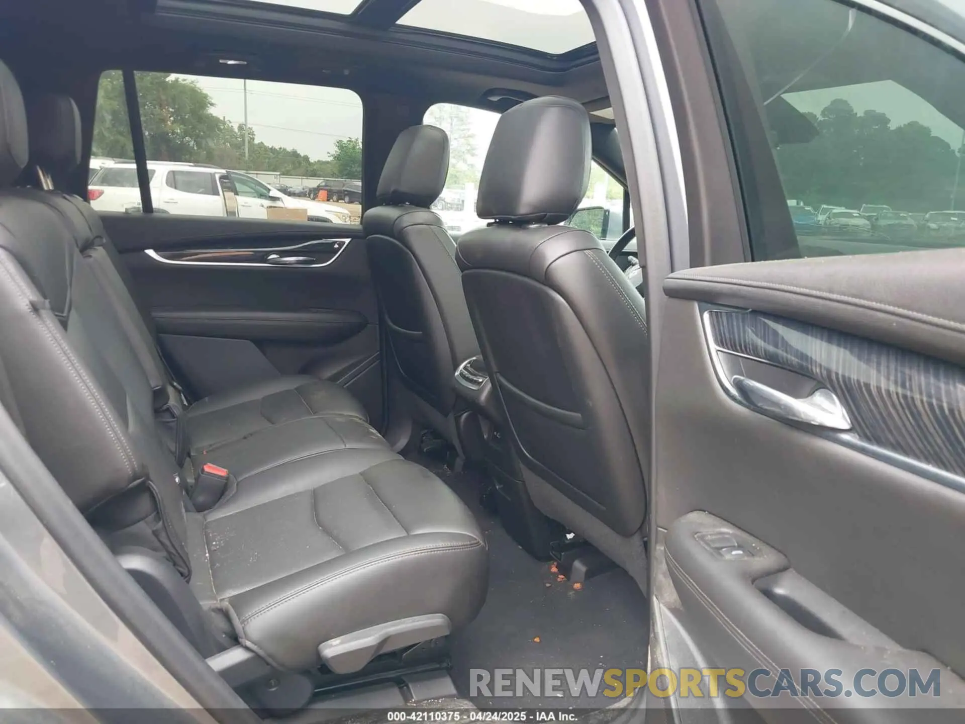 8 Photograph of a damaged car 1GYKPCRS9NZ108656 CADILLAC XT6 2022