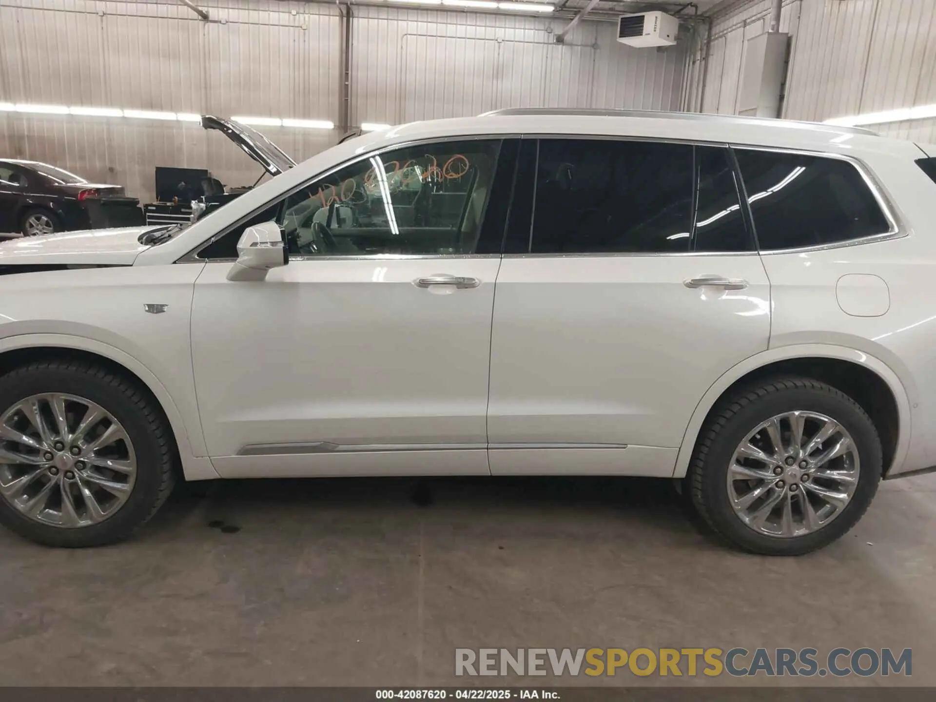 15 Photograph of a damaged car 1GYKPDRS3NZ131095 CADILLAC XT6 2022