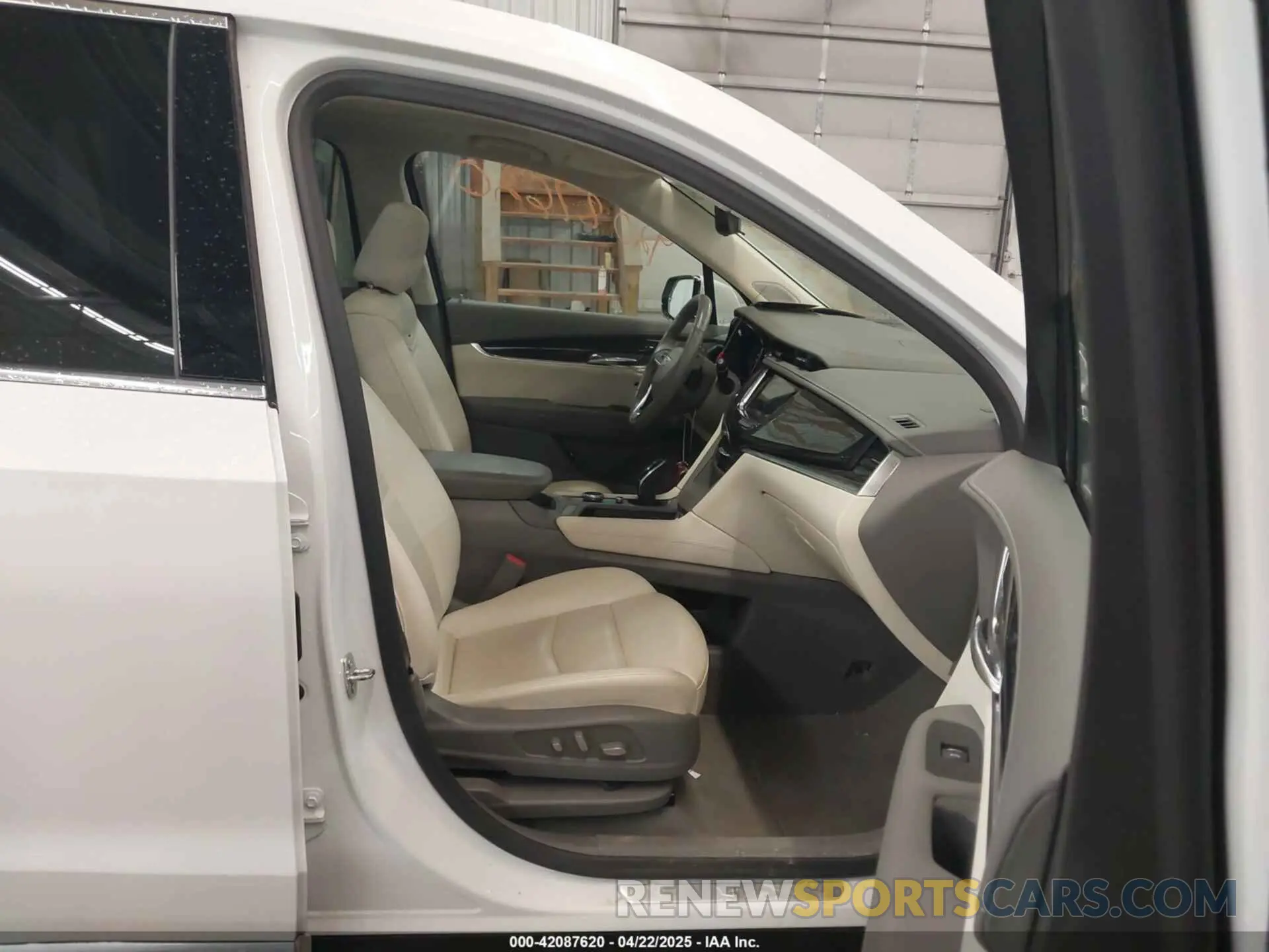 5 Photograph of a damaged car 1GYKPDRS3NZ131095 CADILLAC XT6 2022