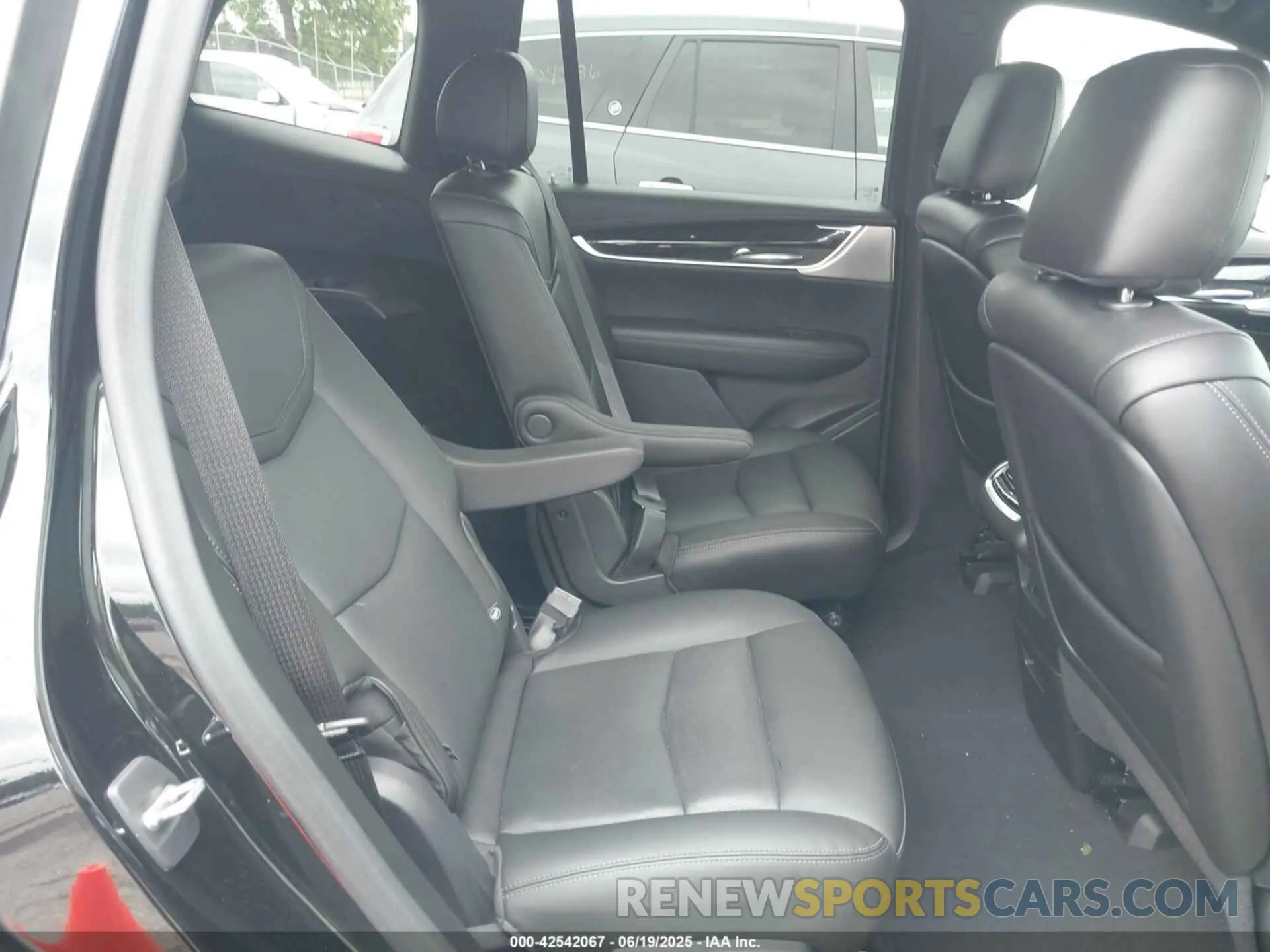 8 Photograph of a damaged car 1GYKPDRS6NZ156380 CADILLAC XT6 2022