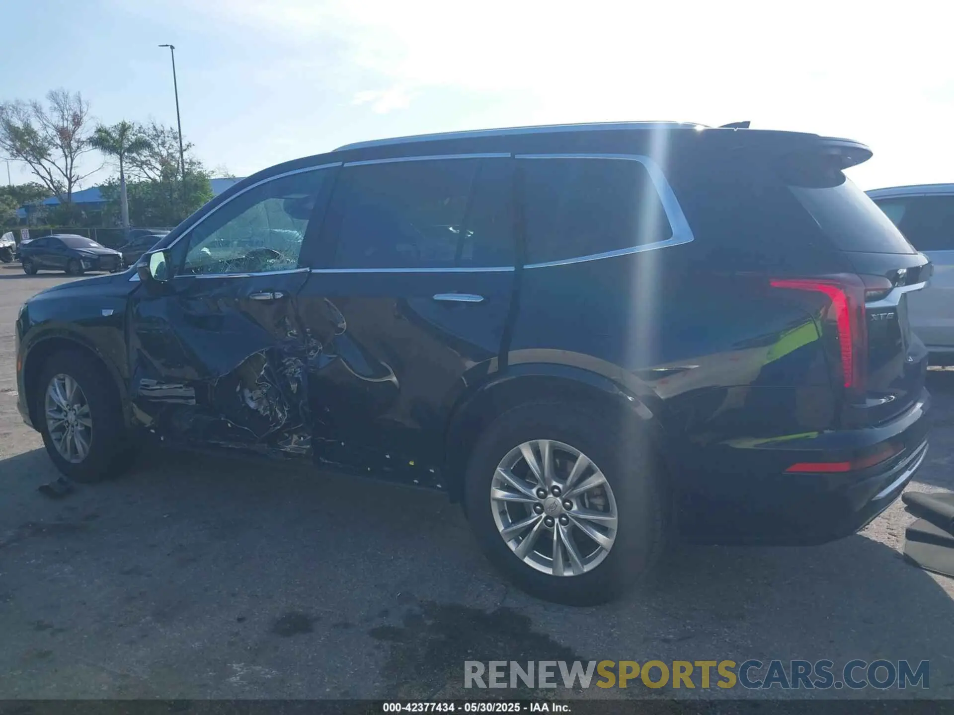 14 Photograph of a damaged car 1GYKPAR44PZ147079 CADILLAC XT6 2023