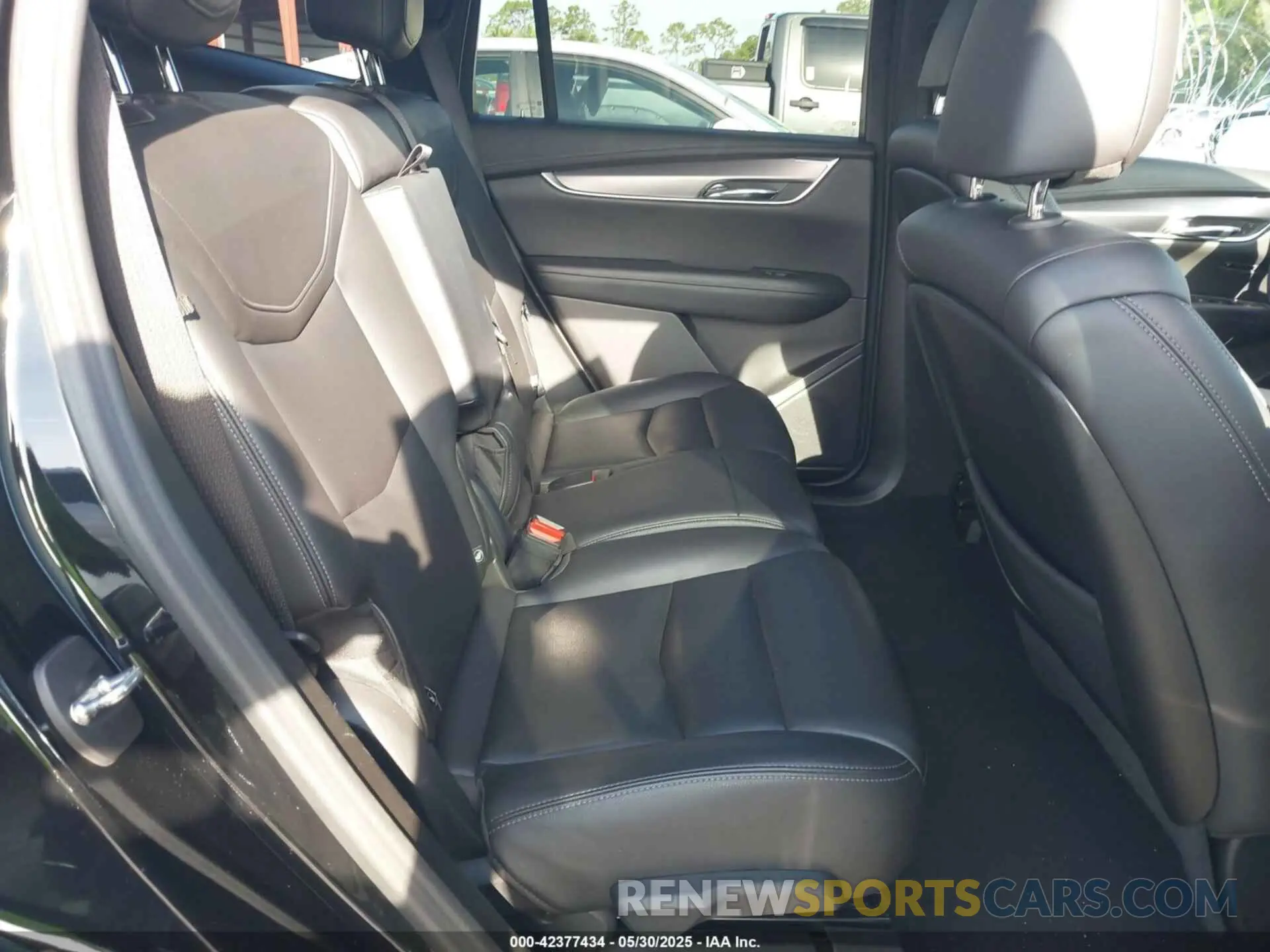 8 Photograph of a damaged car 1GYKPAR44PZ147079 CADILLAC XT6 2023
