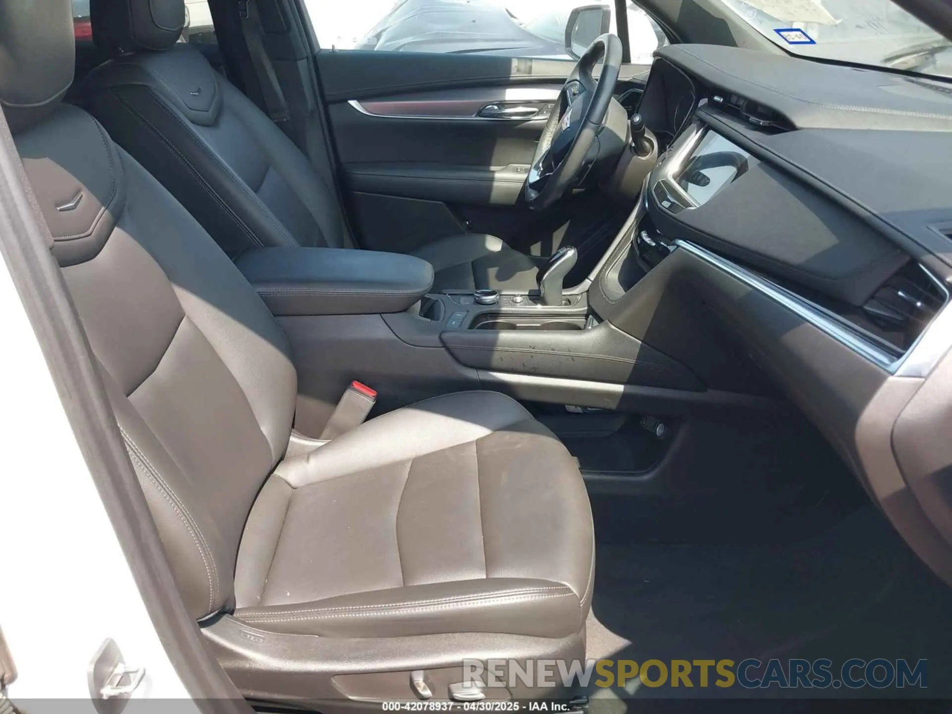 5 Photograph of a damaged car 1GYKPAR4XPZ182533 CADILLAC XT6 2023