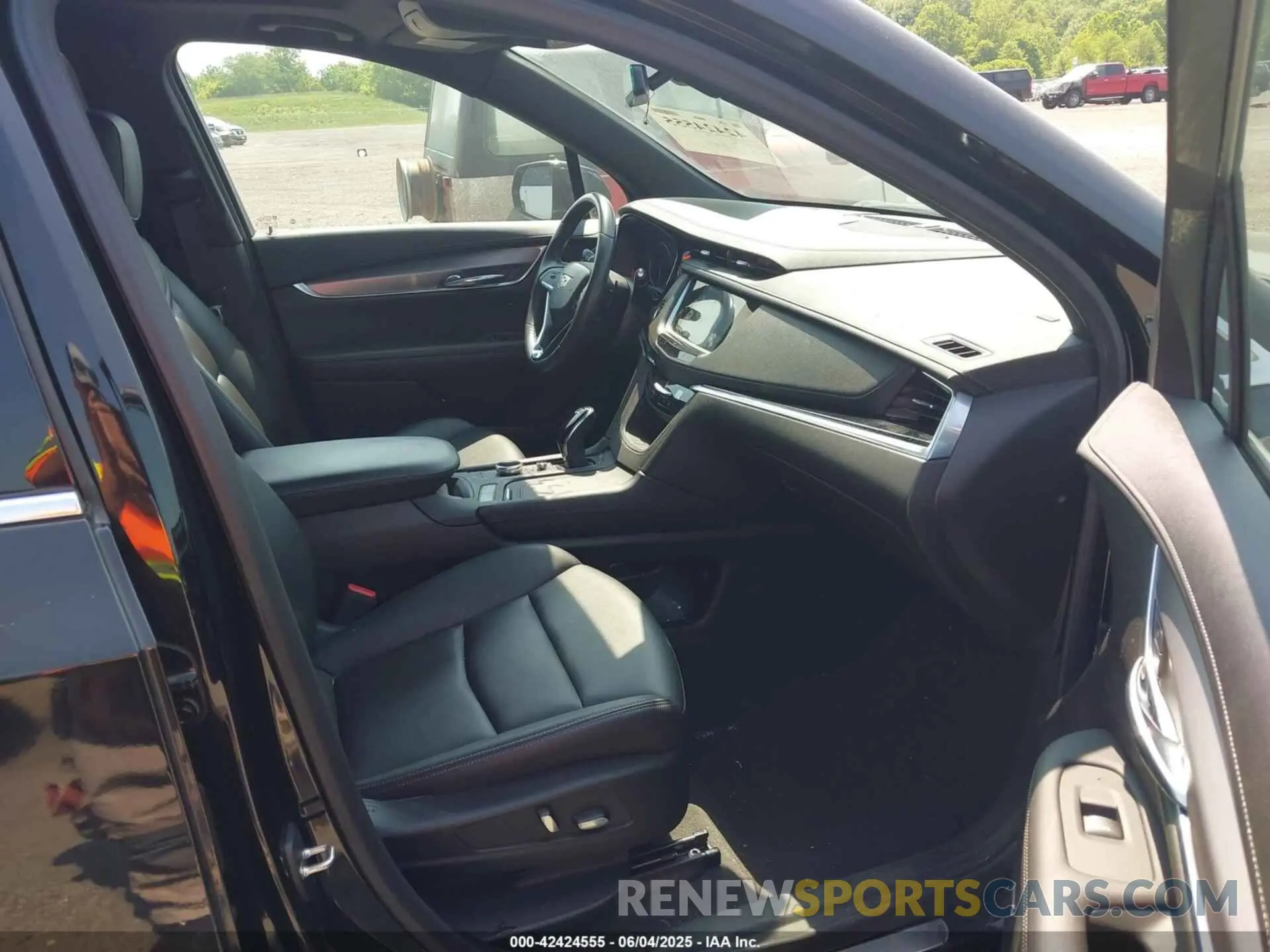 5 Photograph of a damaged car 1GYKPBR49PZ169939 CADILLAC XT6 2023