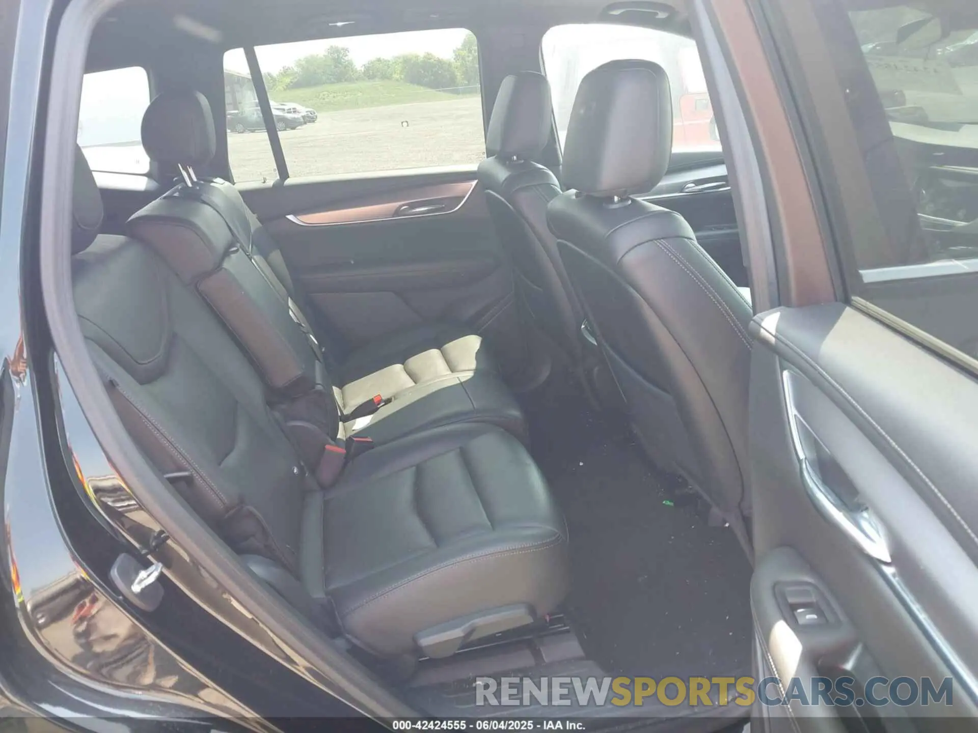 8 Photograph of a damaged car 1GYKPBR49PZ169939 CADILLAC XT6 2023