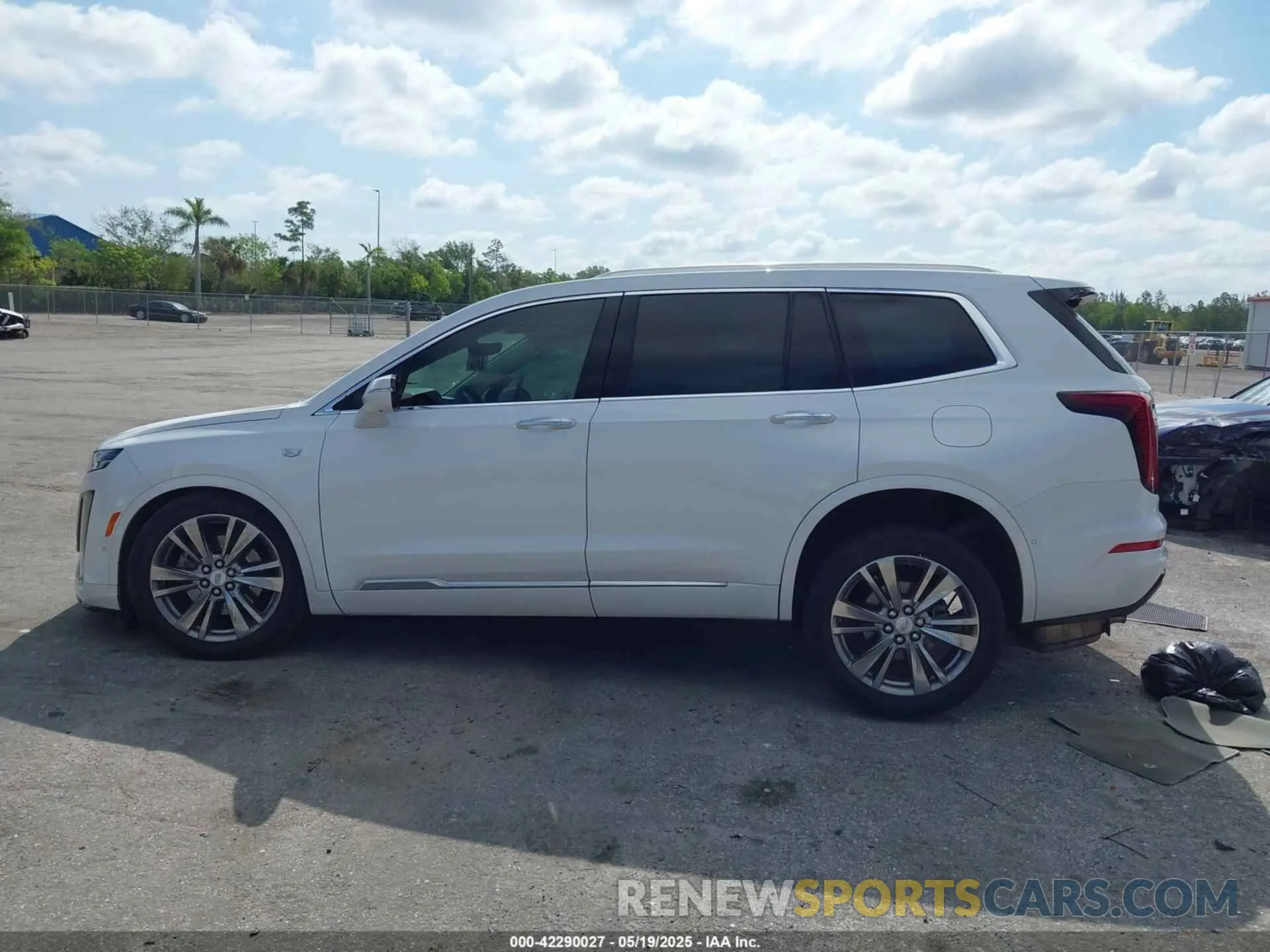 13 Photograph of a damaged car 1GYKPCRS3PZ186210 CADILLAC XT6 2023