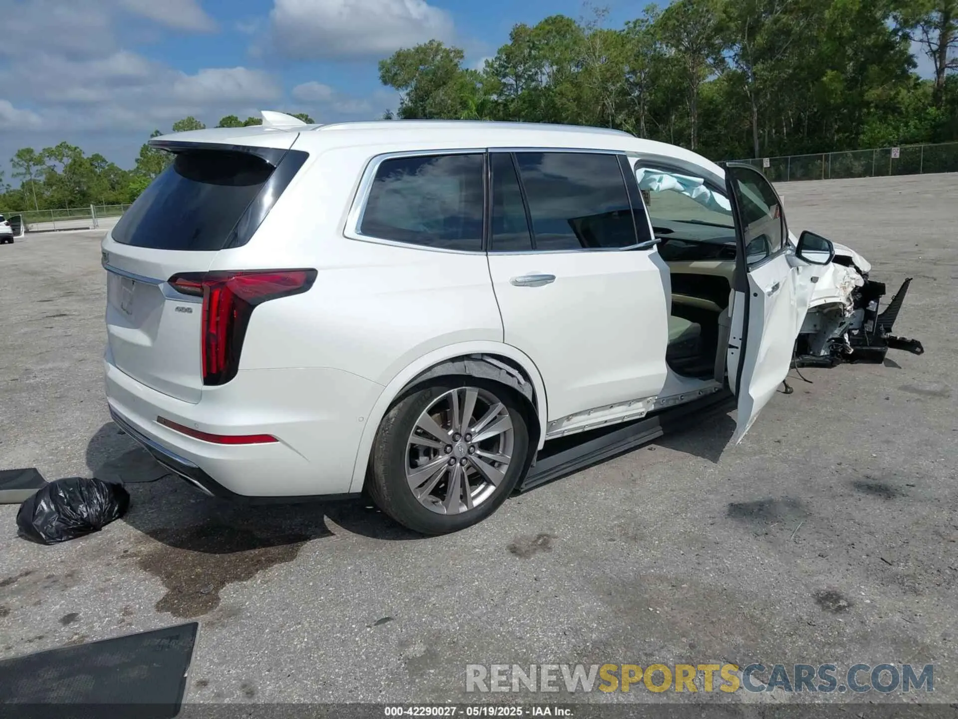 4 Photograph of a damaged car 1GYKPCRS3PZ186210 CADILLAC XT6 2023
