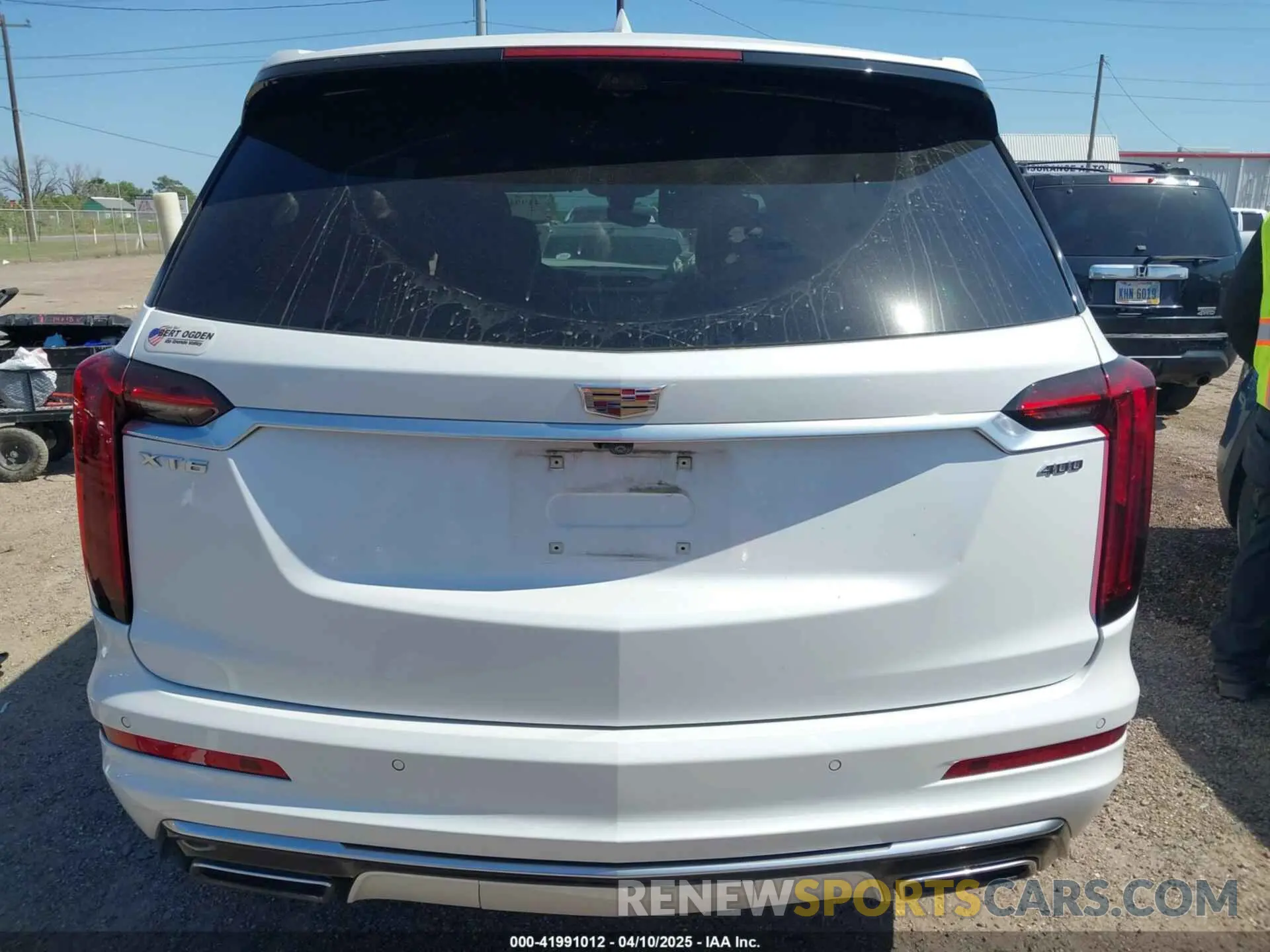 17 Photograph of a damaged car 1GYKPCRS4PZ142412 CADILLAC XT6 2023