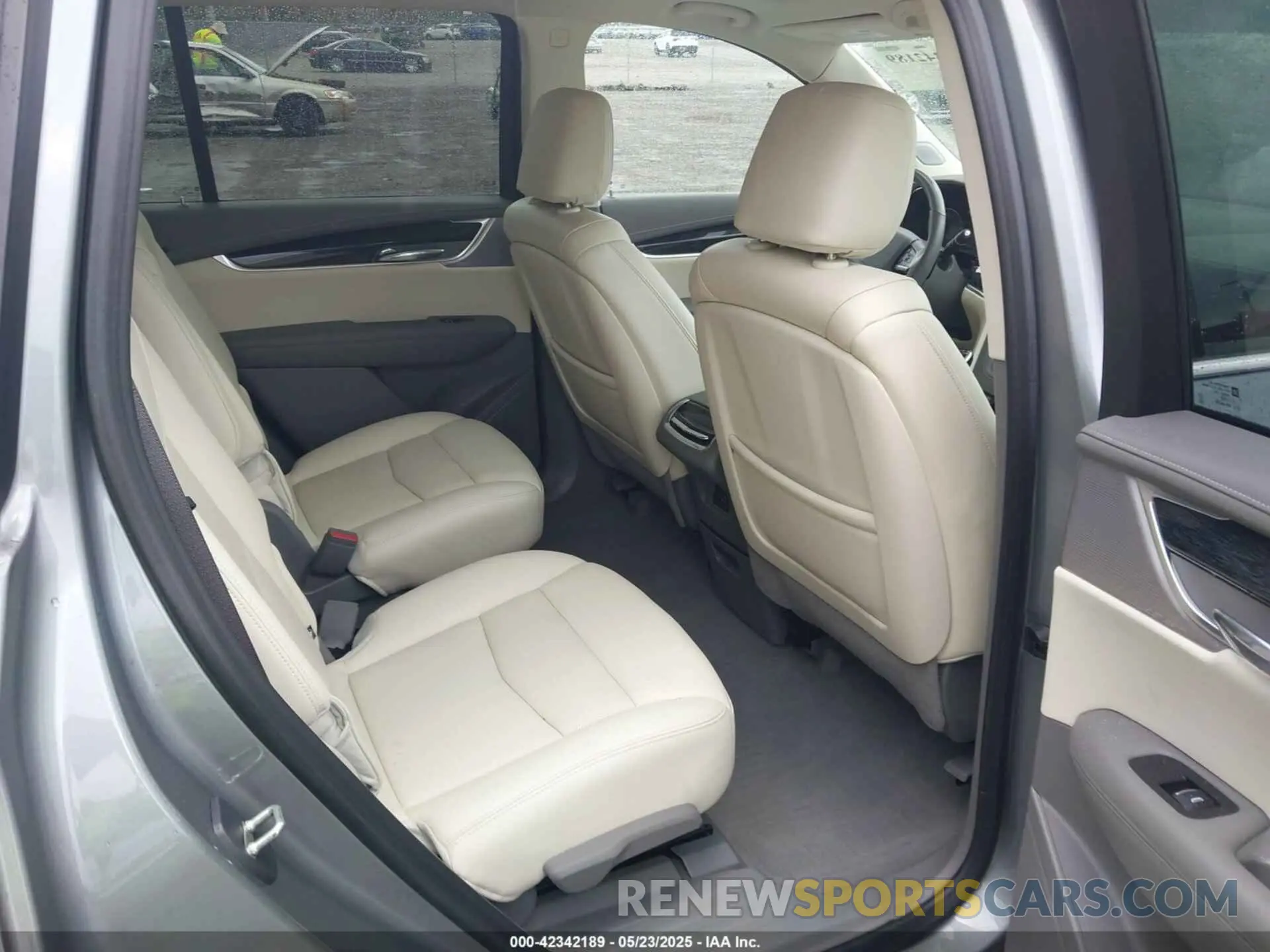8 Photograph of a damaged car 1GYKPCRS9PZ193999 CADILLAC XT6 2023