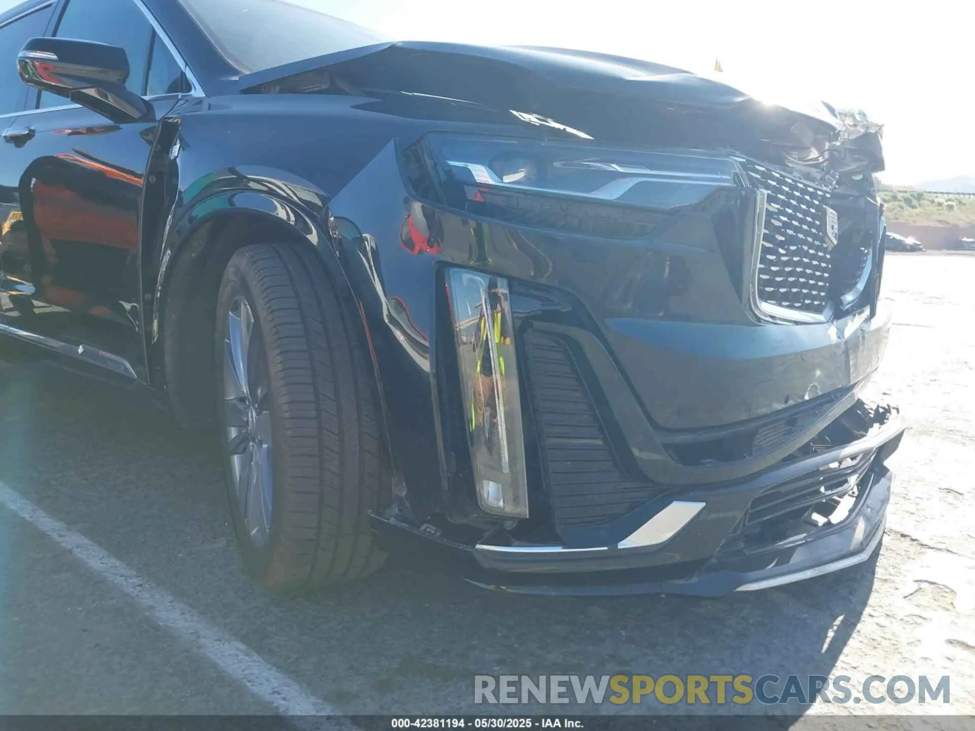 17 Photograph of a damaged car 1GYKPDRS6PZ162828 CADILLAC XT6 2023