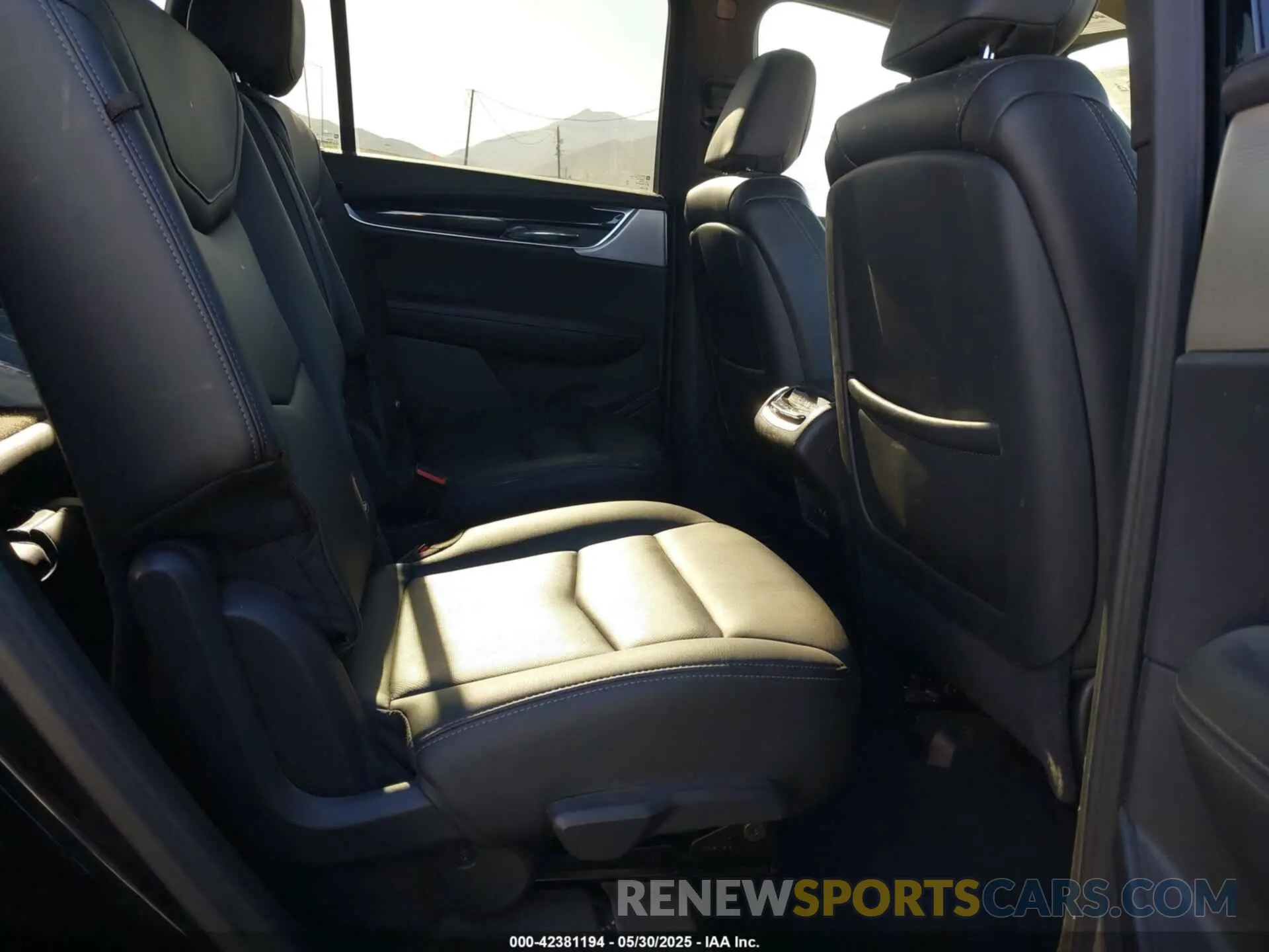 8 Photograph of a damaged car 1GYKPDRS6PZ162828 CADILLAC XT6 2023
