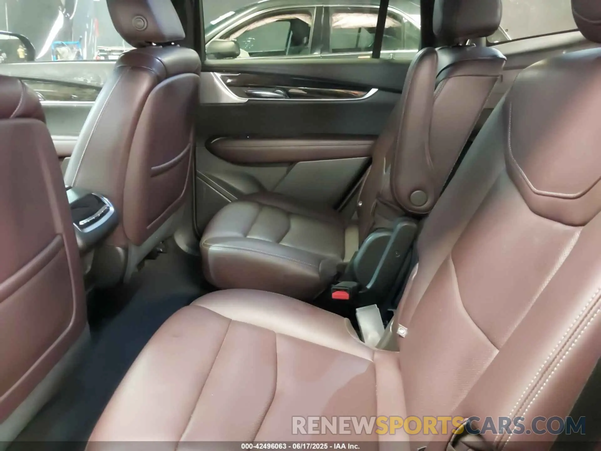 8 Photograph of a damaged car 1GYKPDRSXPZ162217 CADILLAC XT6 2023