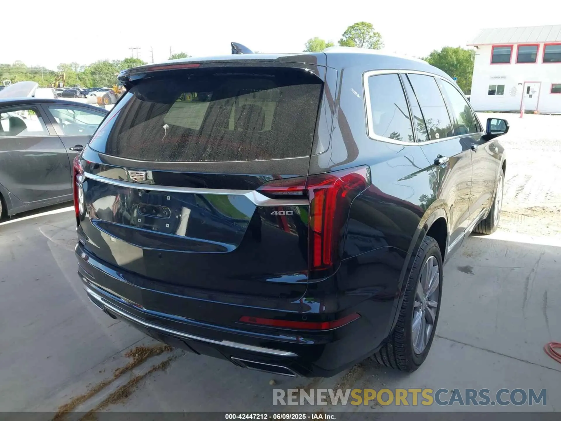4 Photograph of a damaged car 1GYKPDRSXPZ189689 CADILLAC XT6 2023