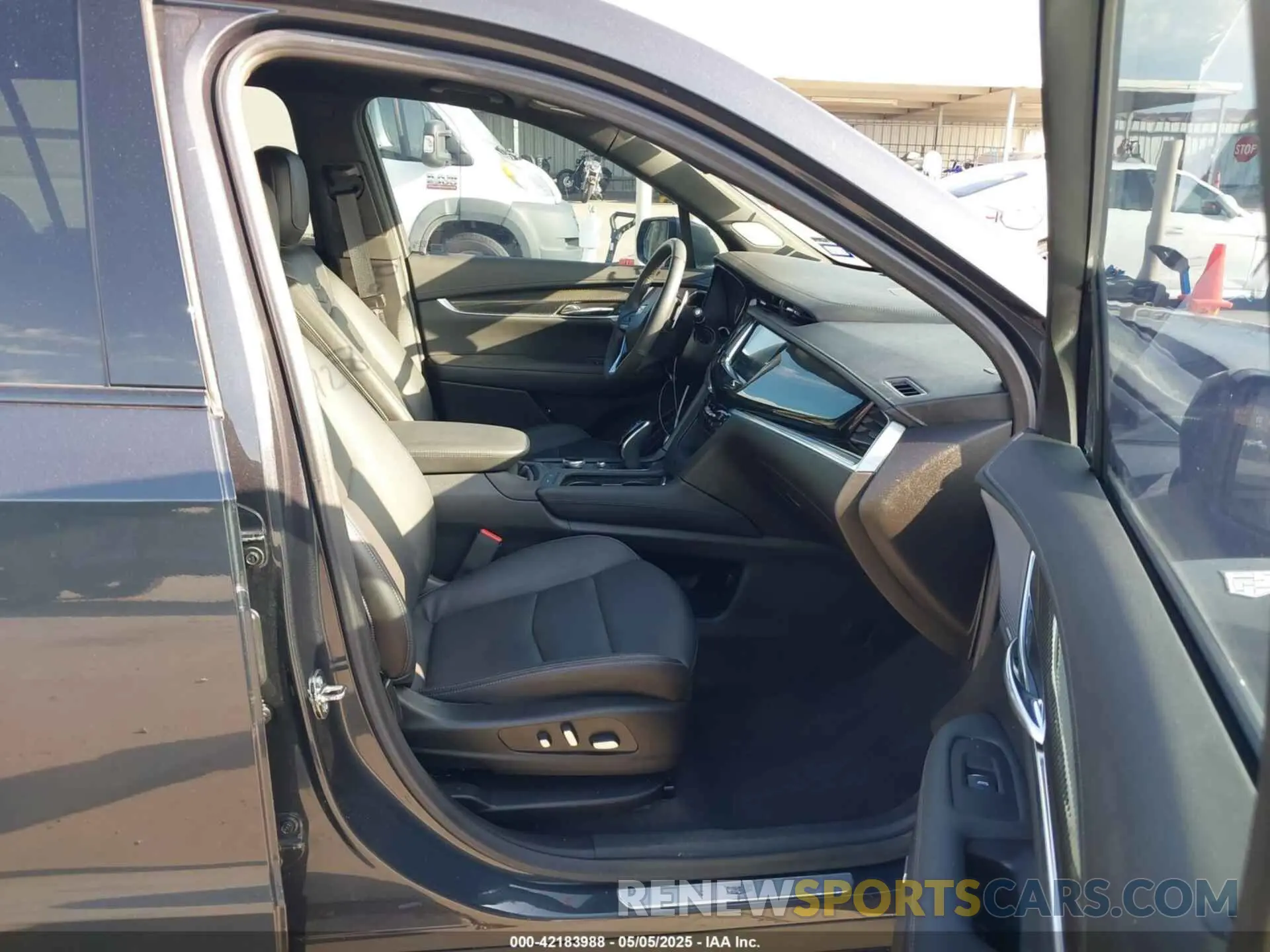 5 Photograph of a damaged car 1GYKPGRS0PZ177620 CADILLAC XT6 2023