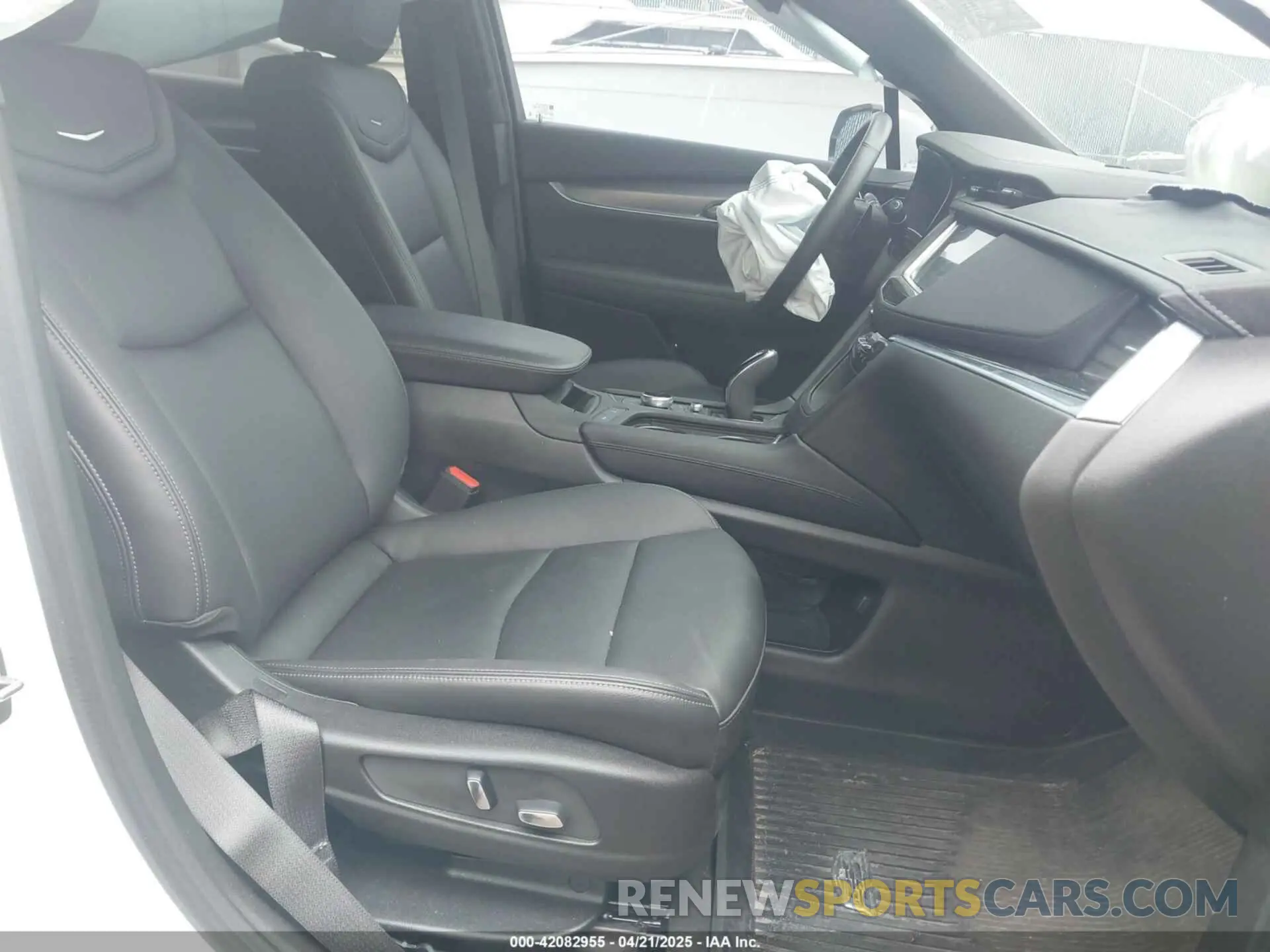 5 Photograph of a damaged car 1GYKPBR44RZ712732 CADILLAC XT6 2024