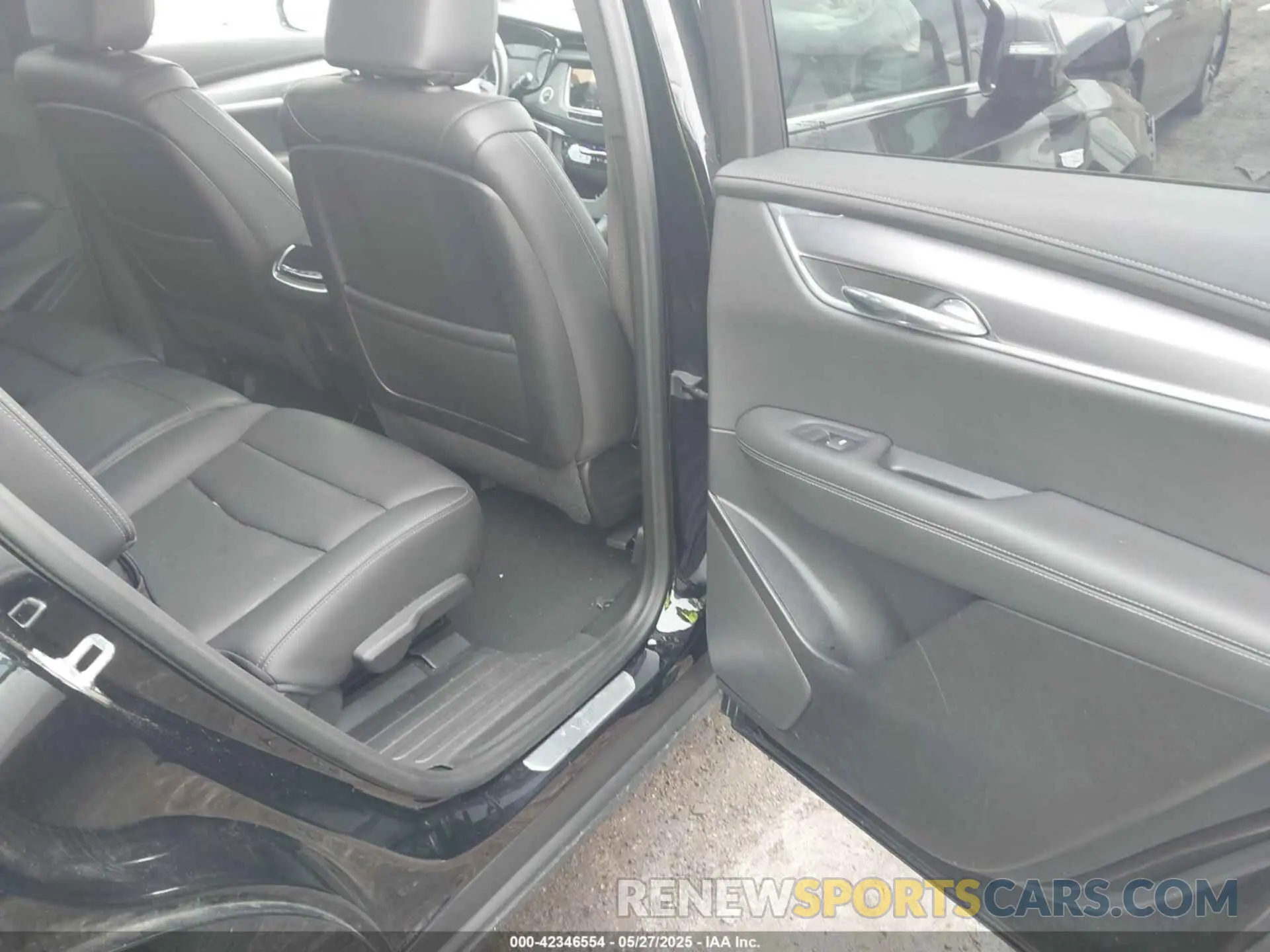 8 Photograph of a damaged car 1GYKPBR49RZ723838 CADILLAC XT6 2024