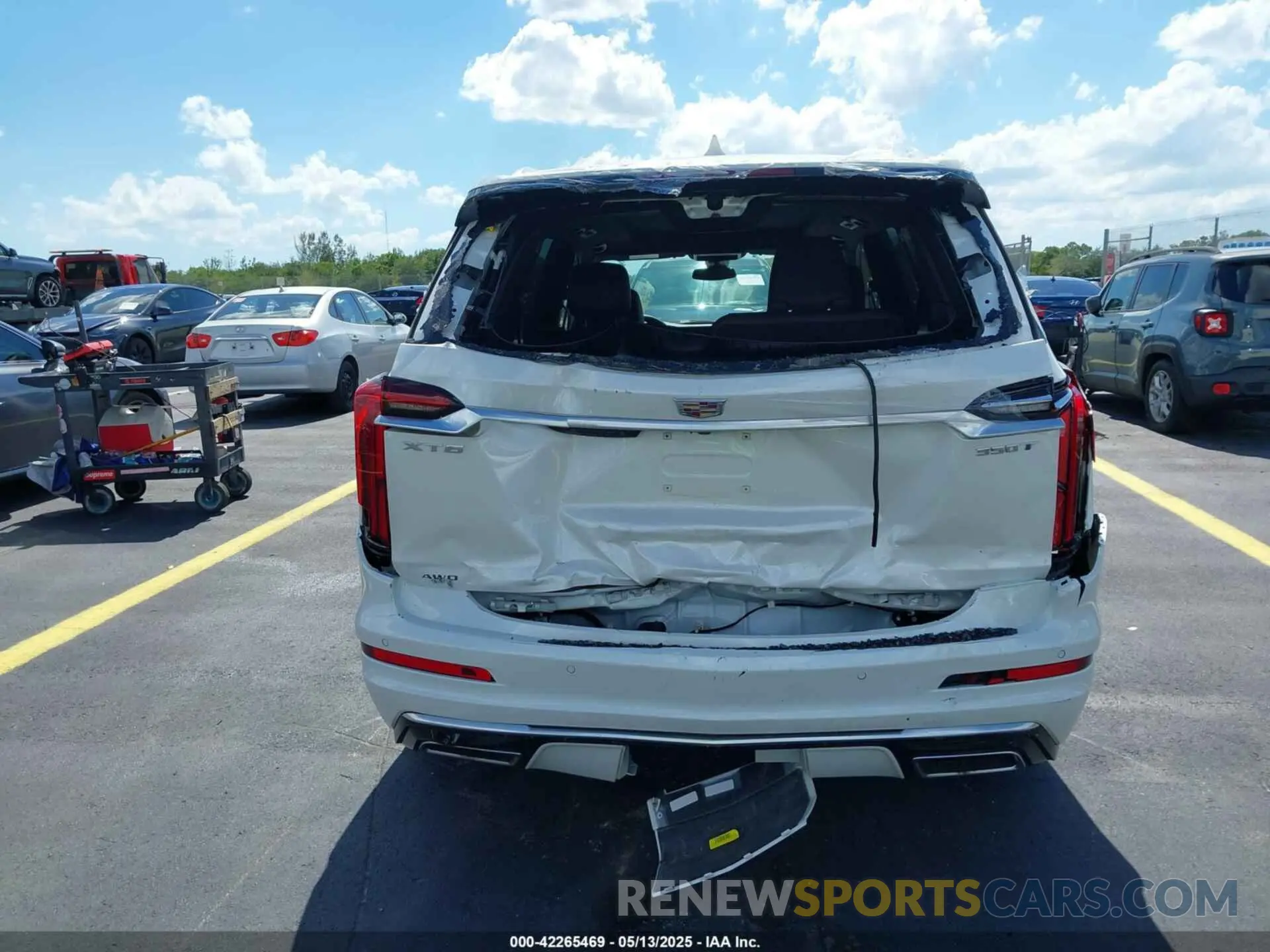 15 Photograph of a damaged car 1GYKPBR4XRZ742186 CADILLAC XT6 2024